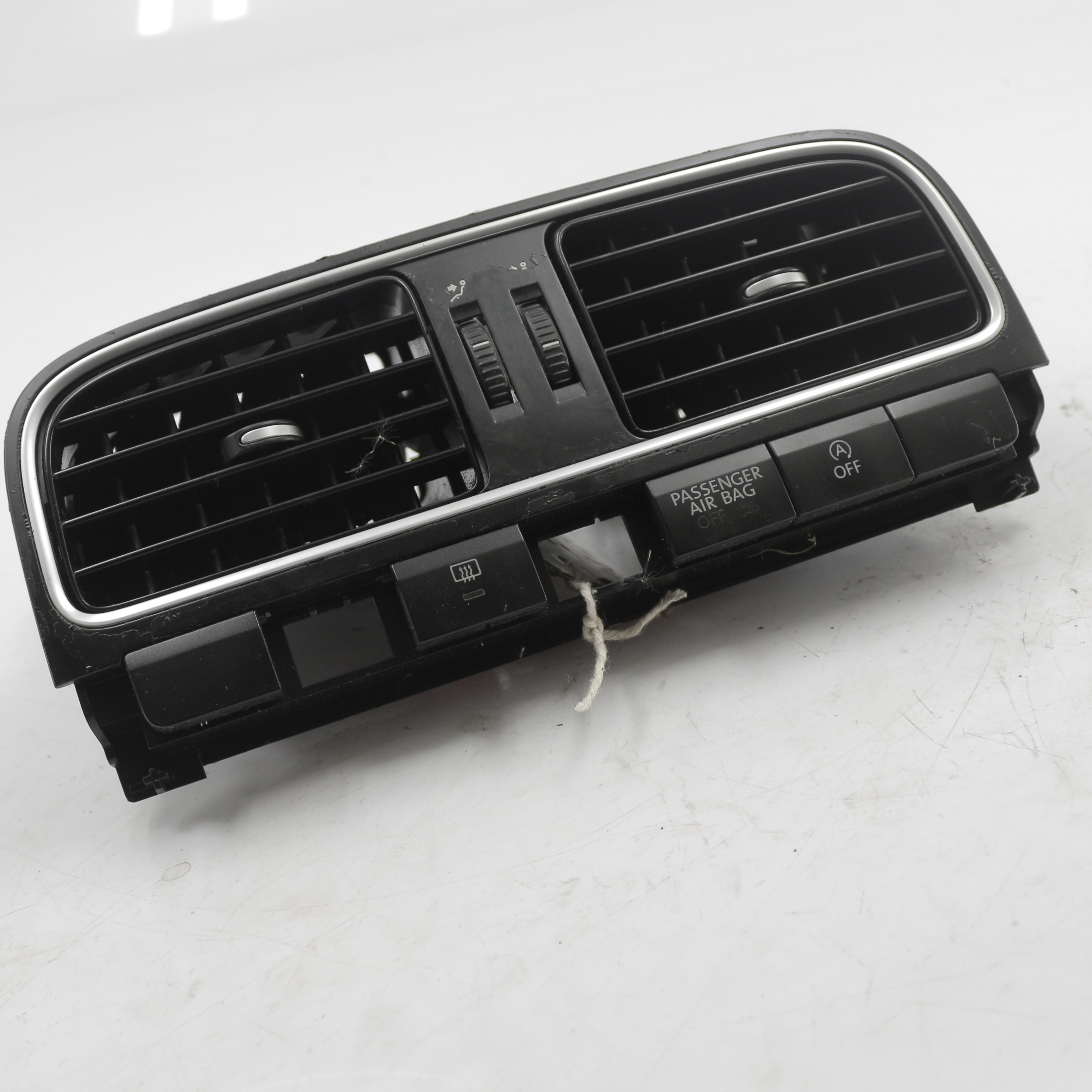 Volkswagen Polo Mk5 Hatchback 6R CFW 1.2 TDI Center Dash Air Vents