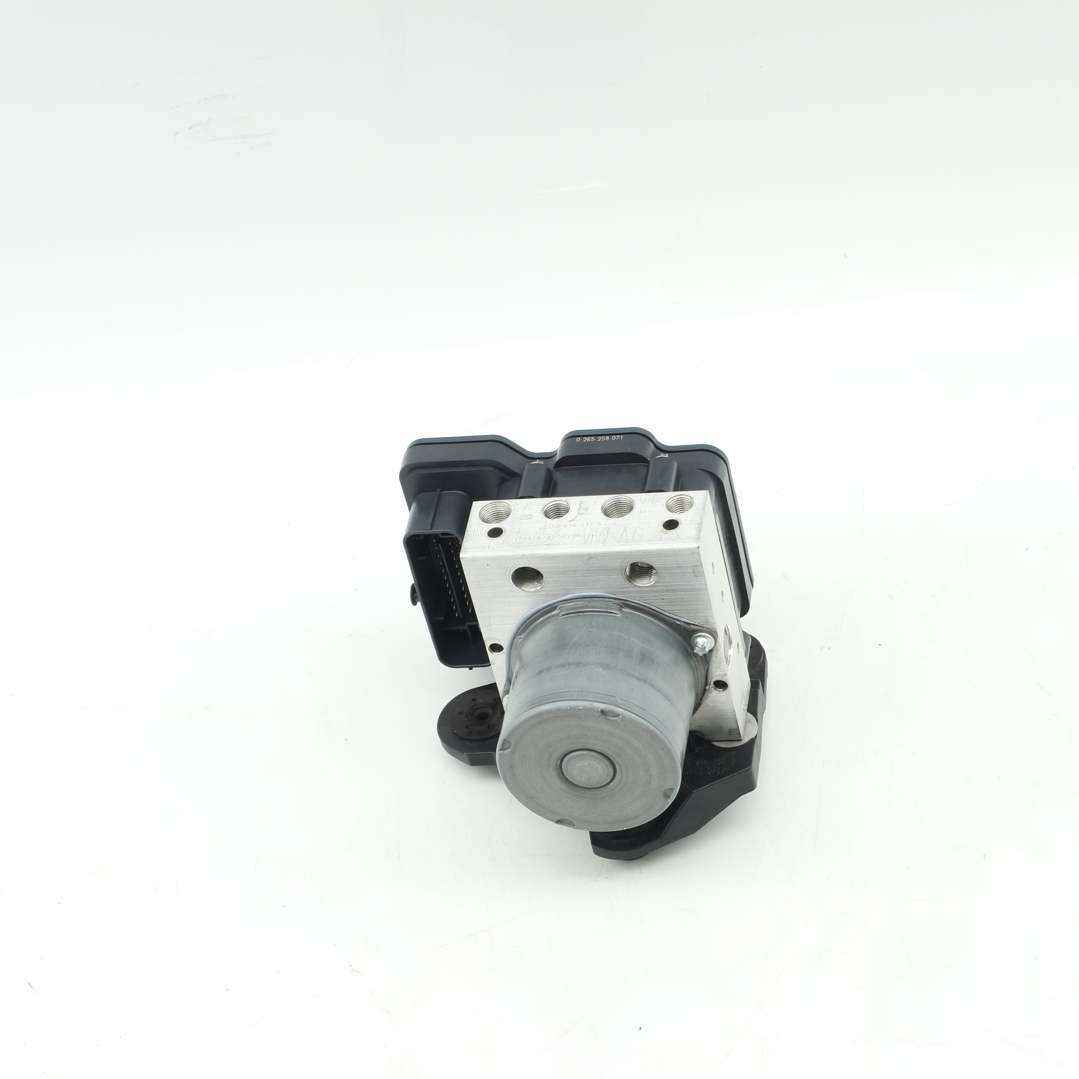 Used VOLKSWAGEN POLO 1.2 TRENDLINE DSG ABS Pump - OEM Part 2Q0614517S