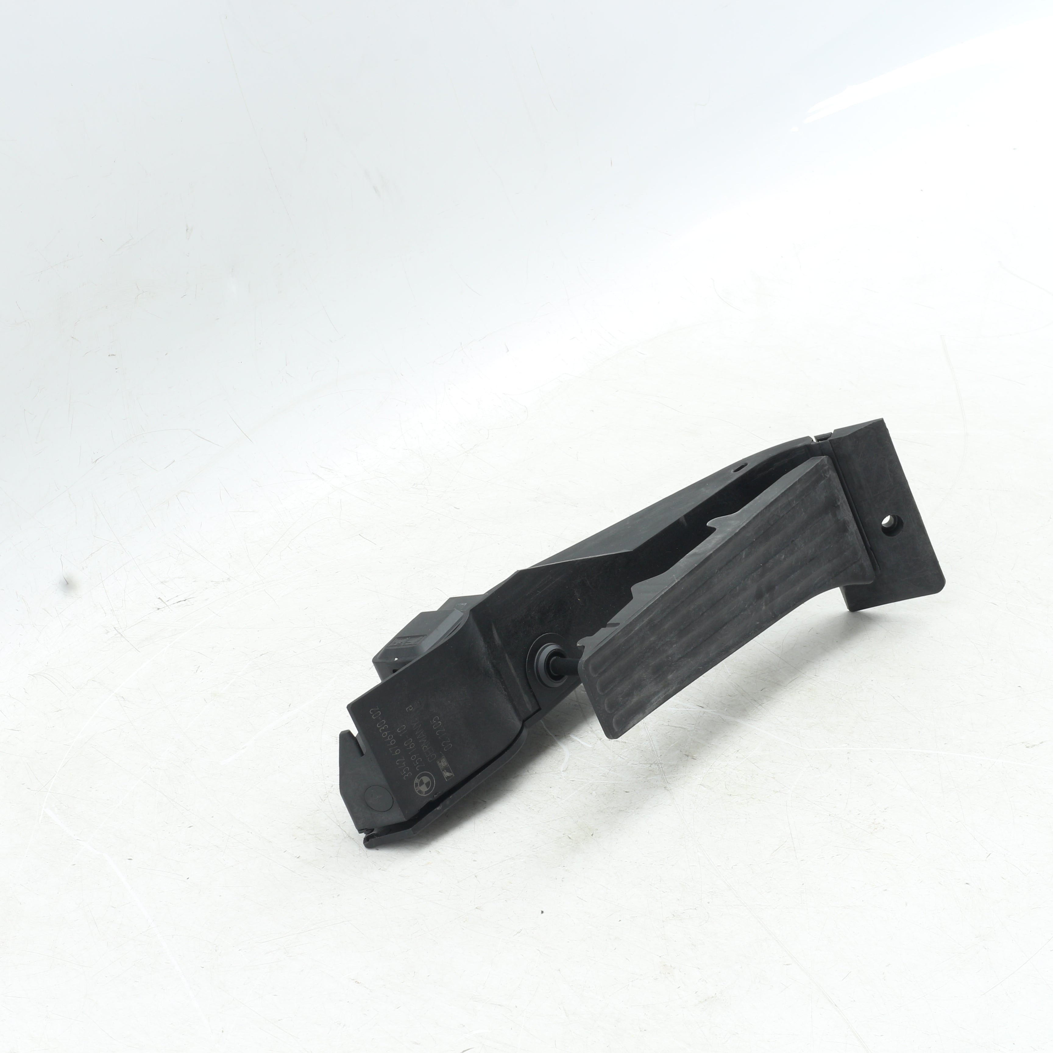 Used BMW 320i A/T (E90) accelerator pedal - 35426766930-02
