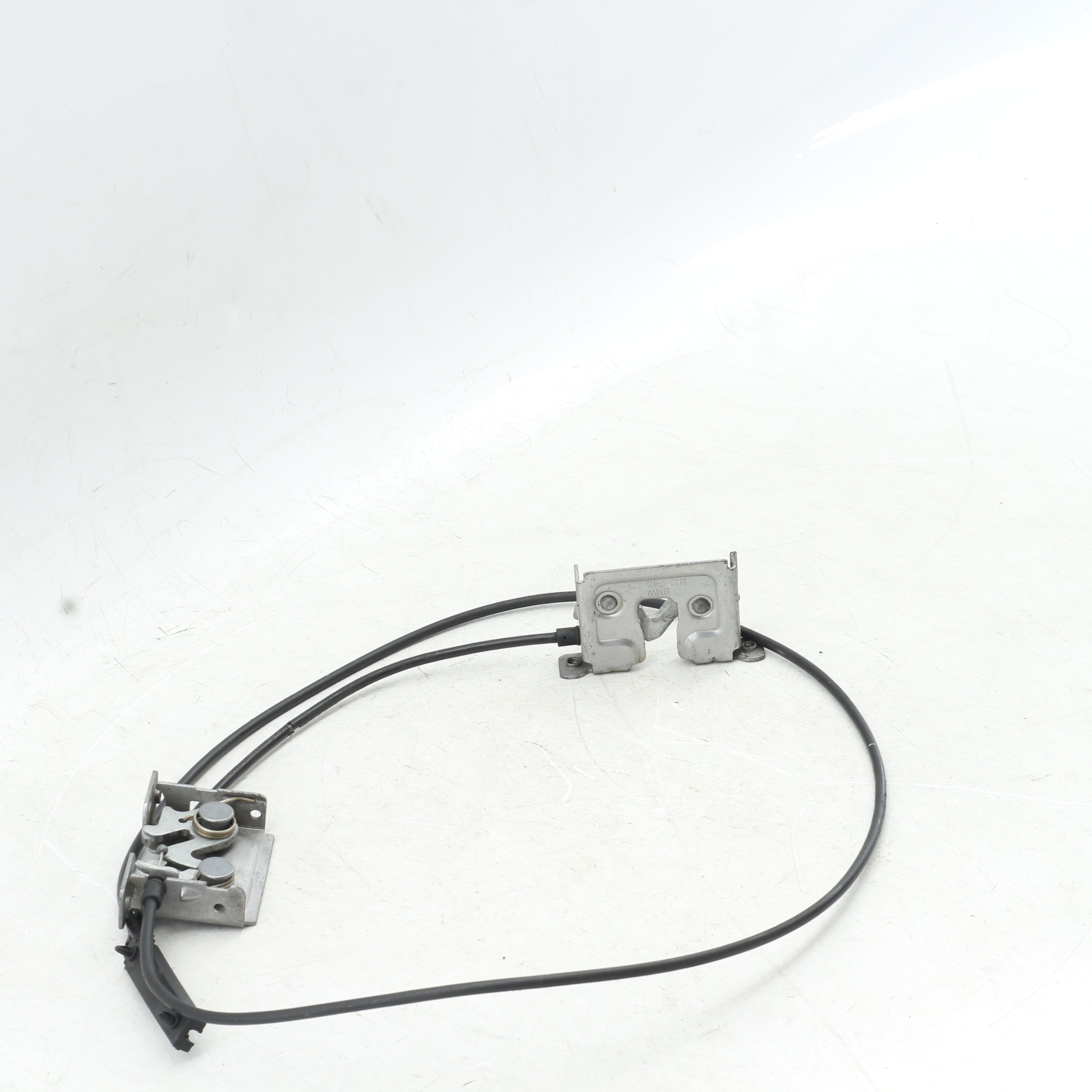 Used BMW 320i A/T (E90) bonnet latch - 51237115229