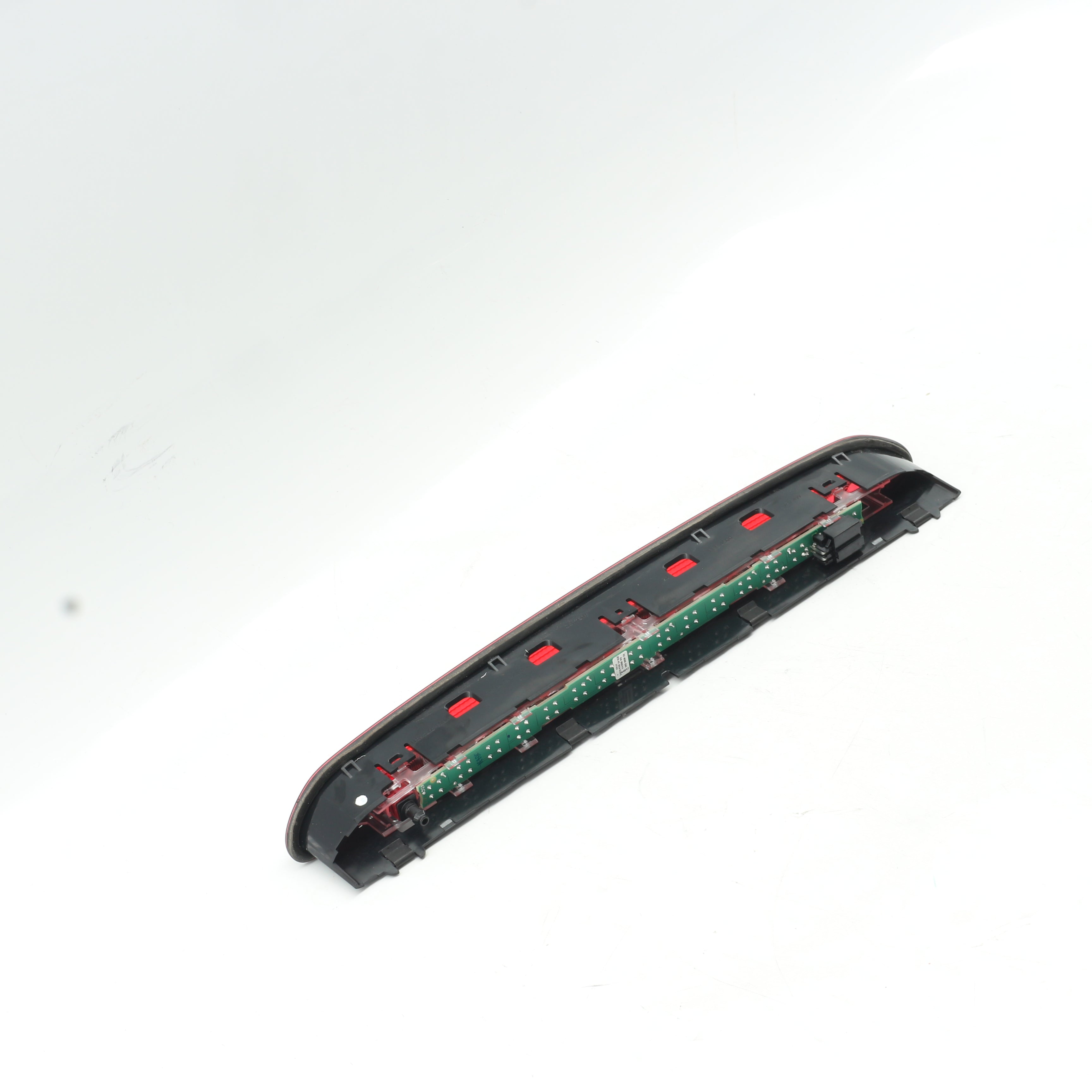 Used VOLKSWAGEN POLO 1.2 TRENDLINE DSG Center Tail Light - OEM Part 5G0945087B