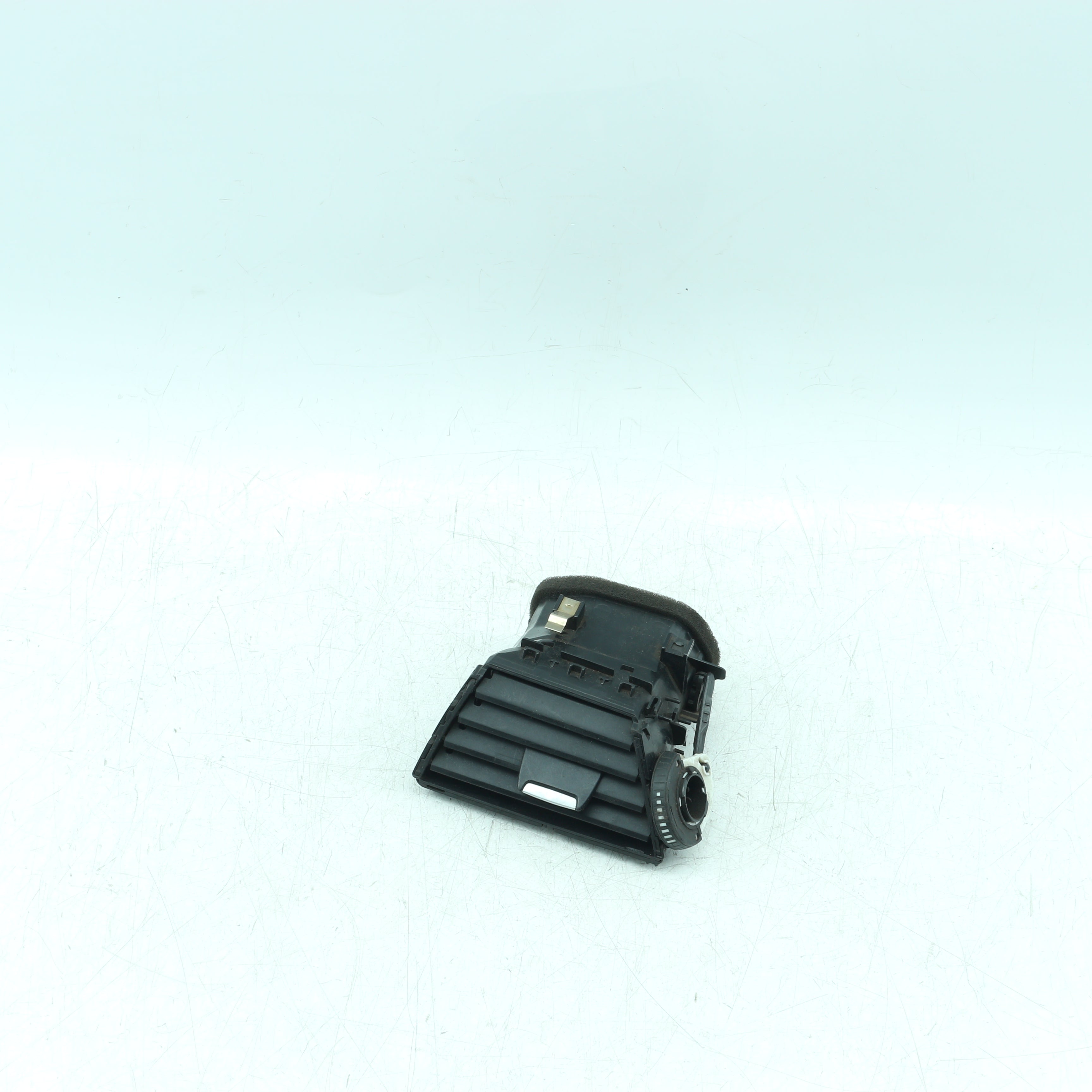 Used BMW 320i Passenger Side Air Vent - OEM Part 9231970