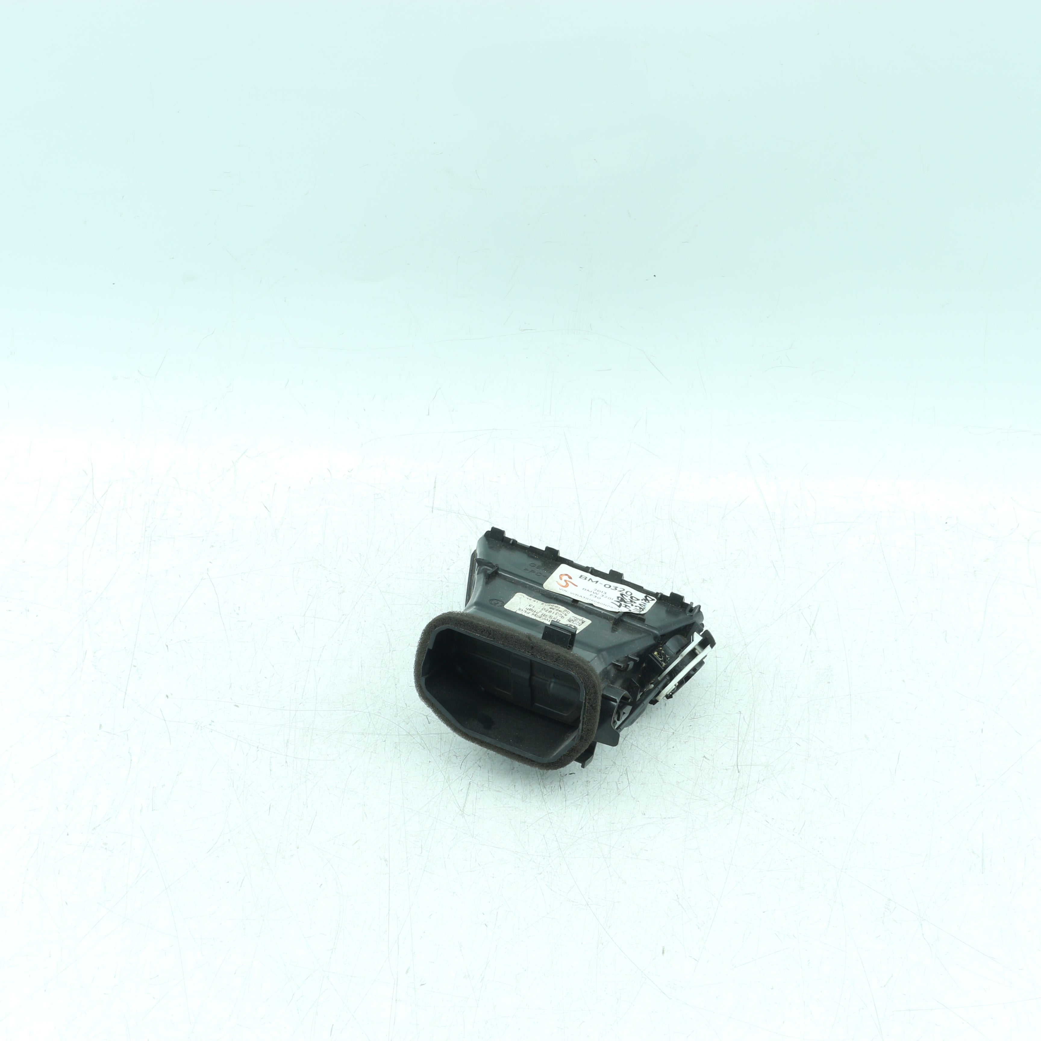 Used BMW 320i Passenger Side Air Vent - OEM Part 9231970