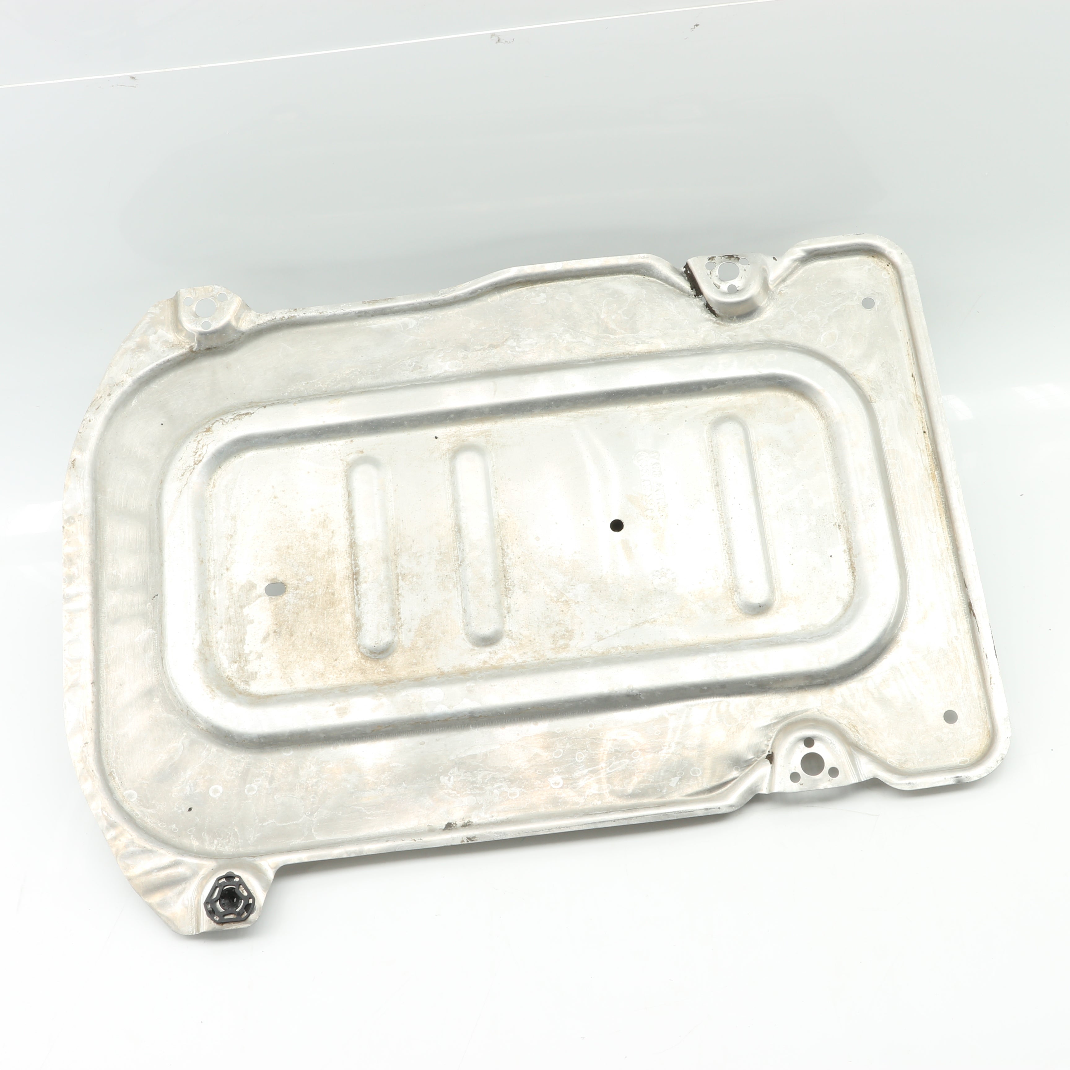 Used VOLKSWAGEN POLO 1.2 TRENDLINE DSG Heat Shield Plate - OEM Part 2Q082522901