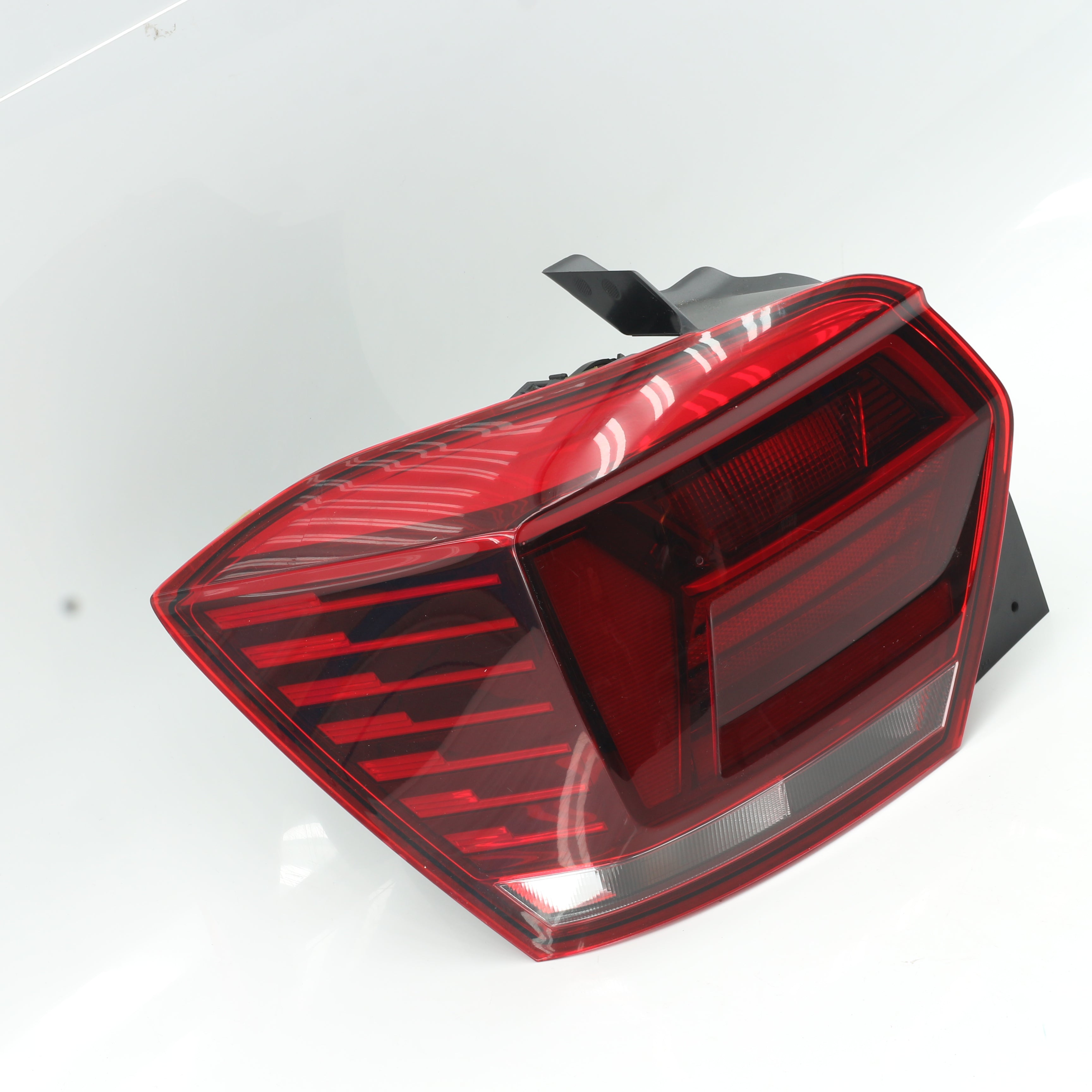 Used VOLKSWAGEN POLO 1.2 TRENDLINE DSG Passenger Side Tail Light - OEM Part 2G0945111A