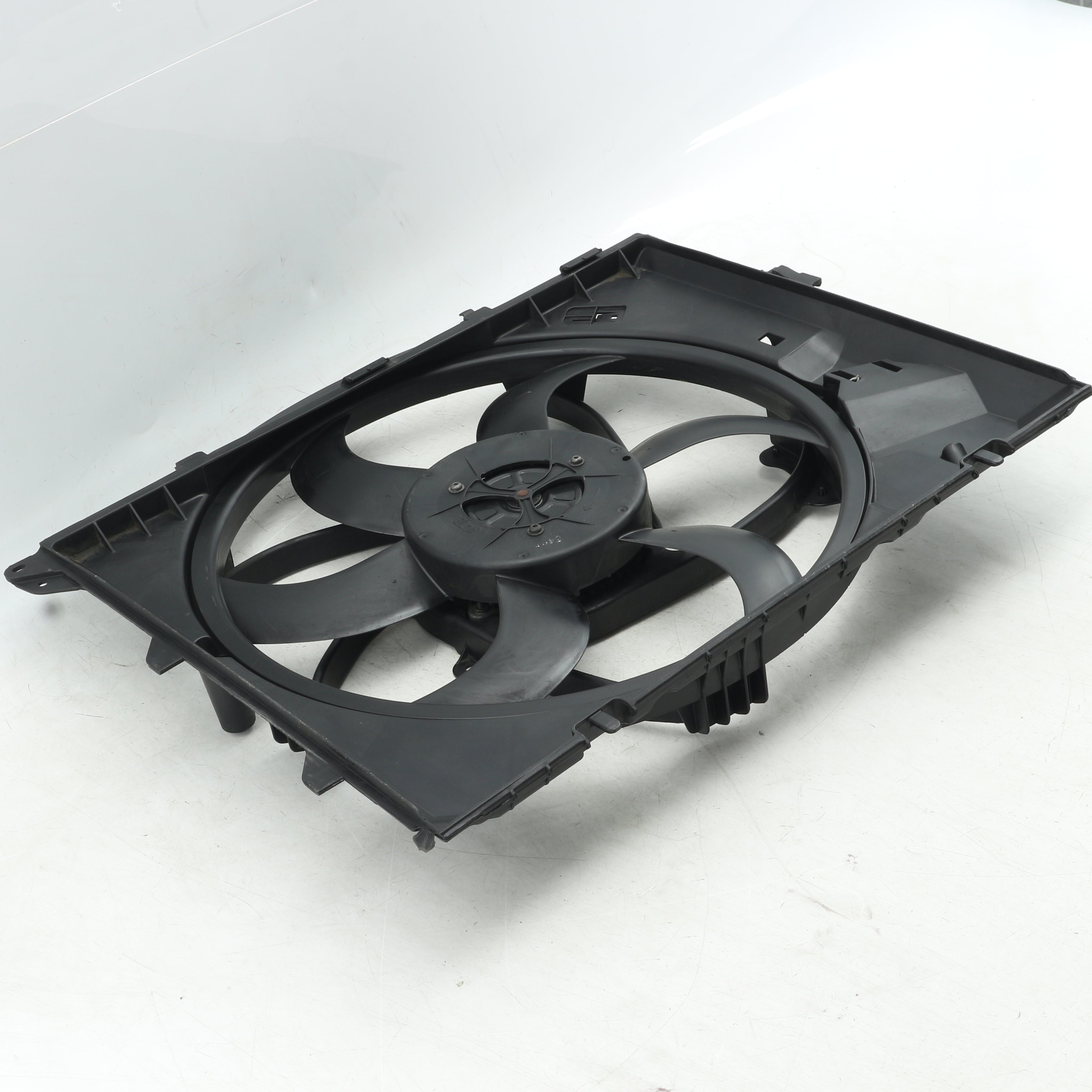 Used BMW 320i A/T (E90) radiator fan - 16326937515