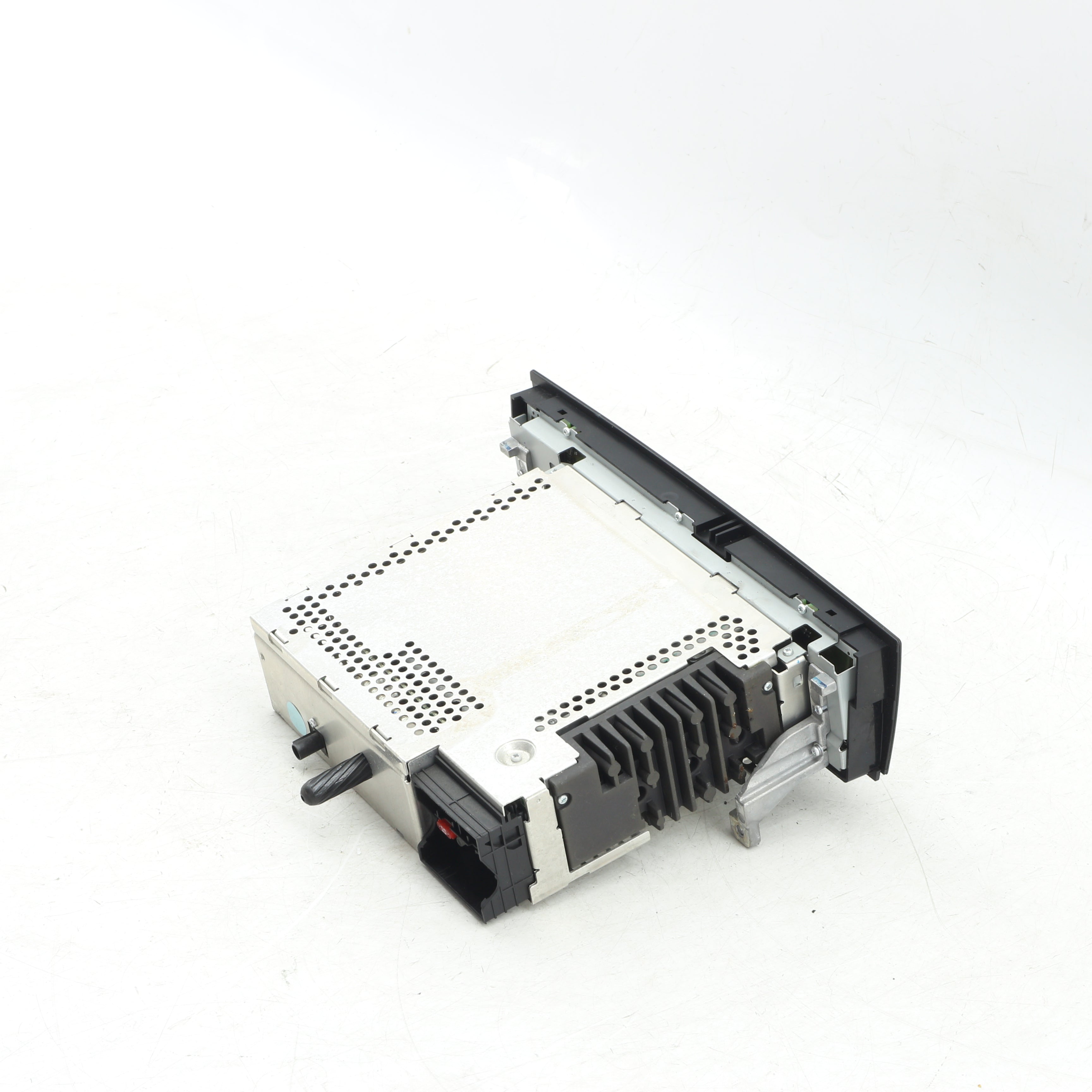 Used BMW 320i A/T (E90) radio - 65126983018