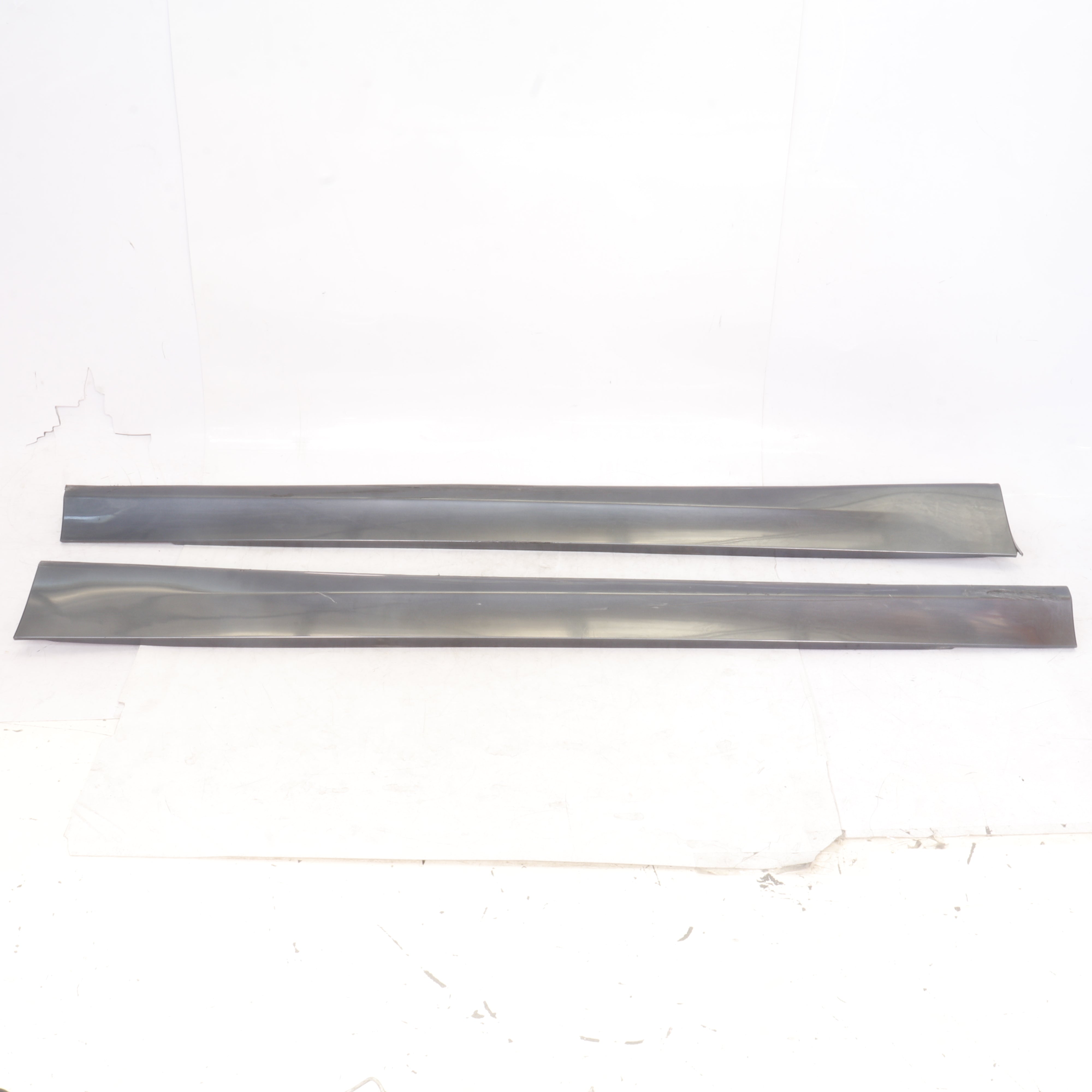 Used BMW 320i A/T (E90) side skirts (set) - 51717062297,51717062298