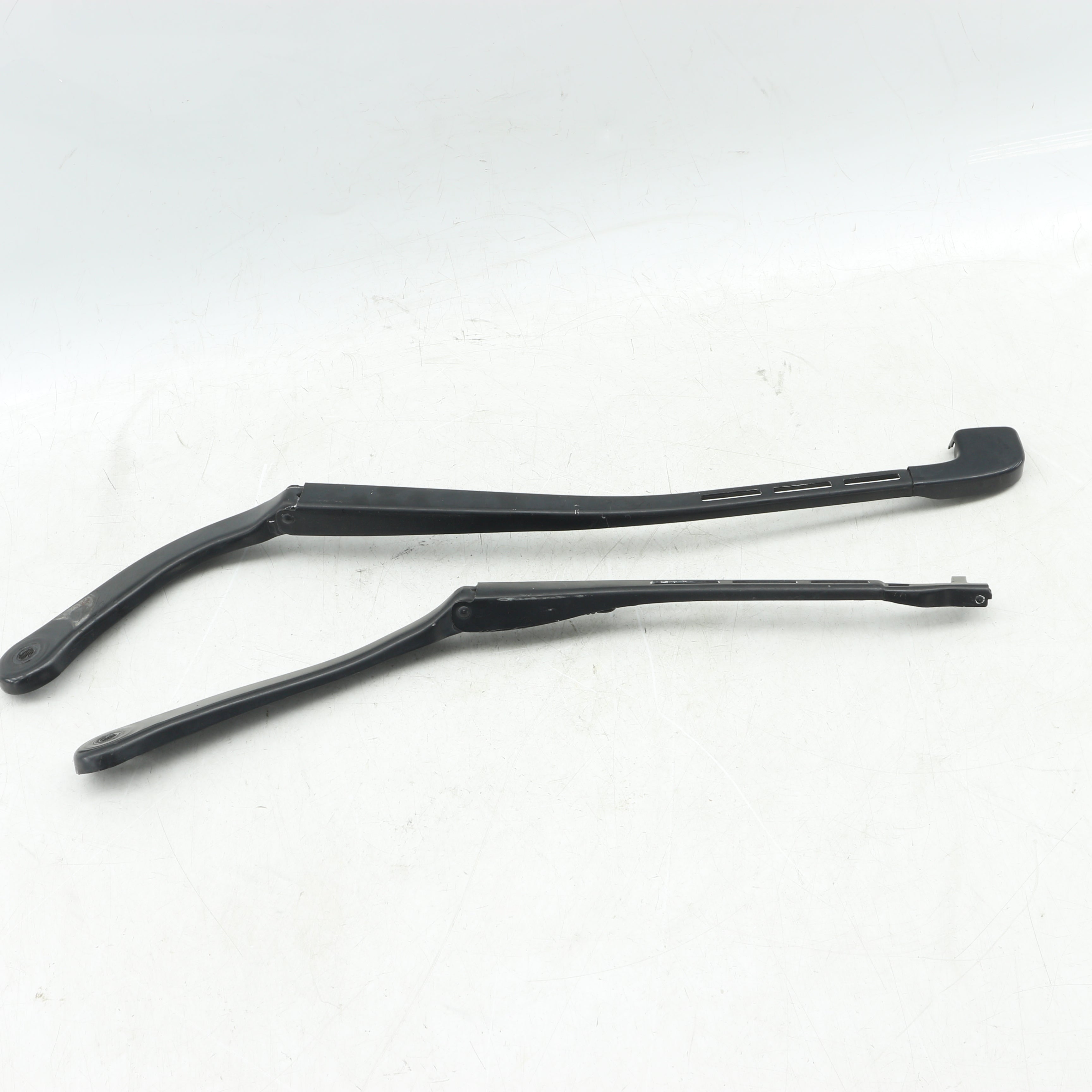 Used BMW 320i A/T (E90) wiper arms (set) - 61617171640,61617171642
