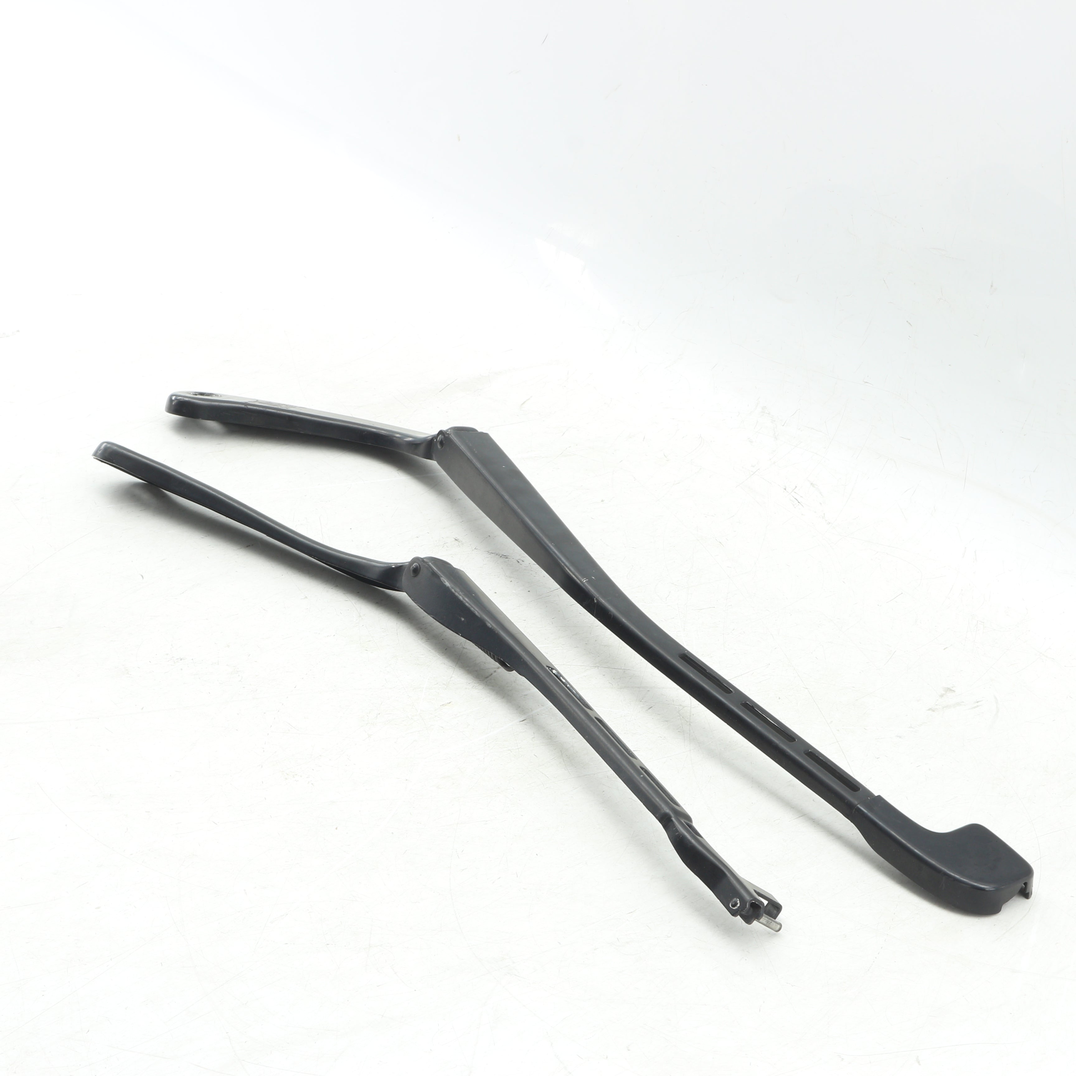 Used BMW 320i A/T (E90) wiper arms (set) - 61617171640,61617171642