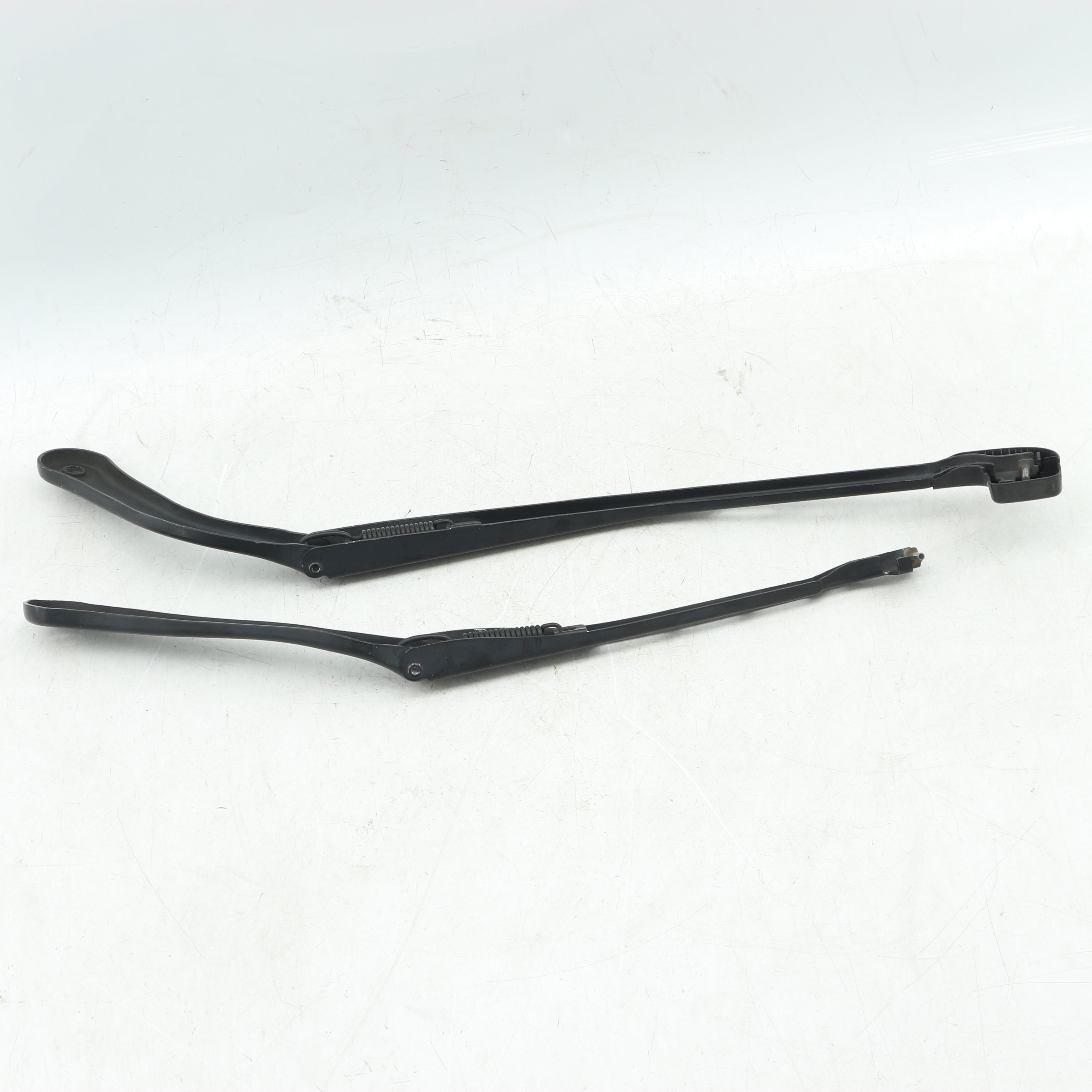 Used BMW 320i A/T (E90) wiper arms (set) - 61617171640,61617171642