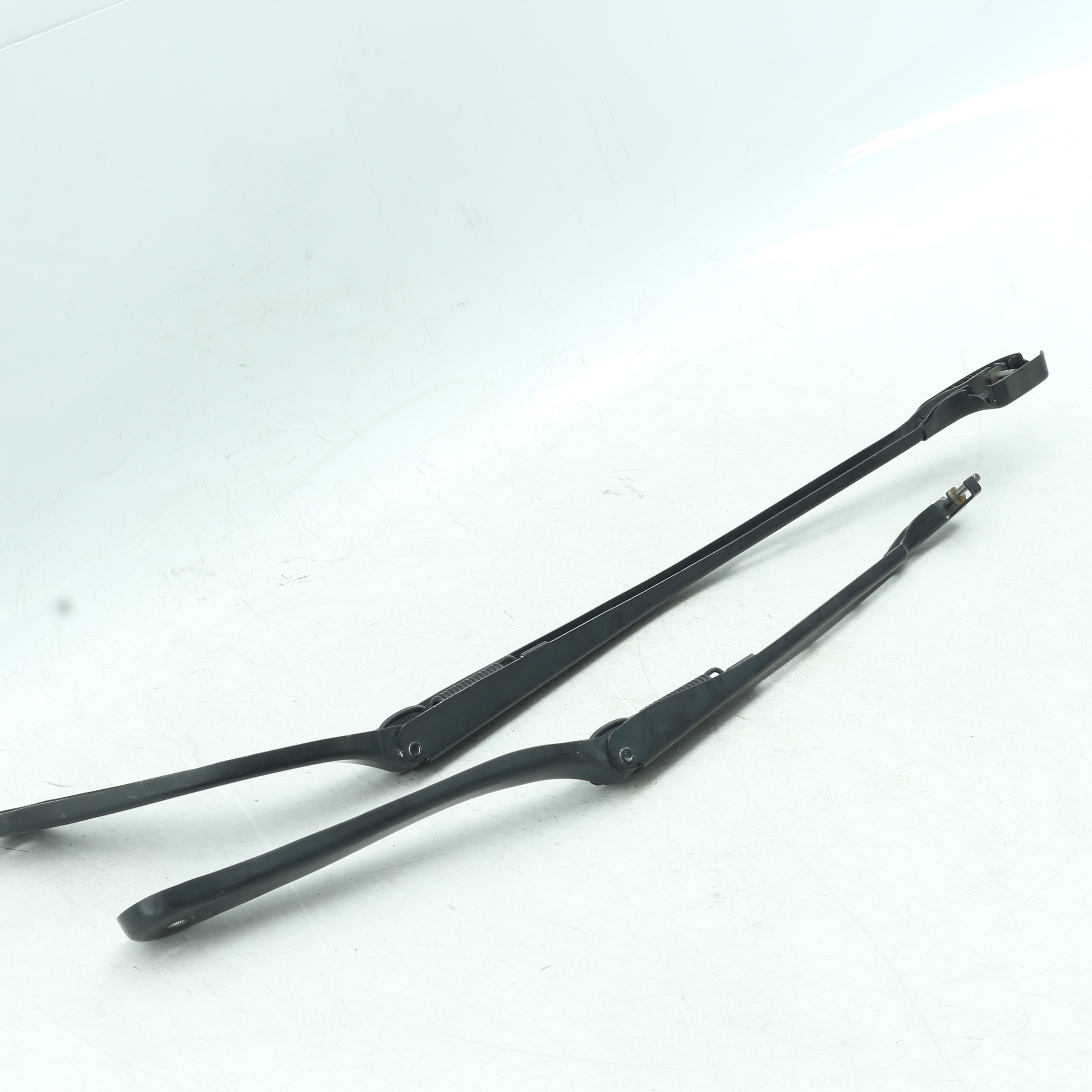 Used BMW 320i A/T (E90) wiper arms (set) - 61617171640,61617171642