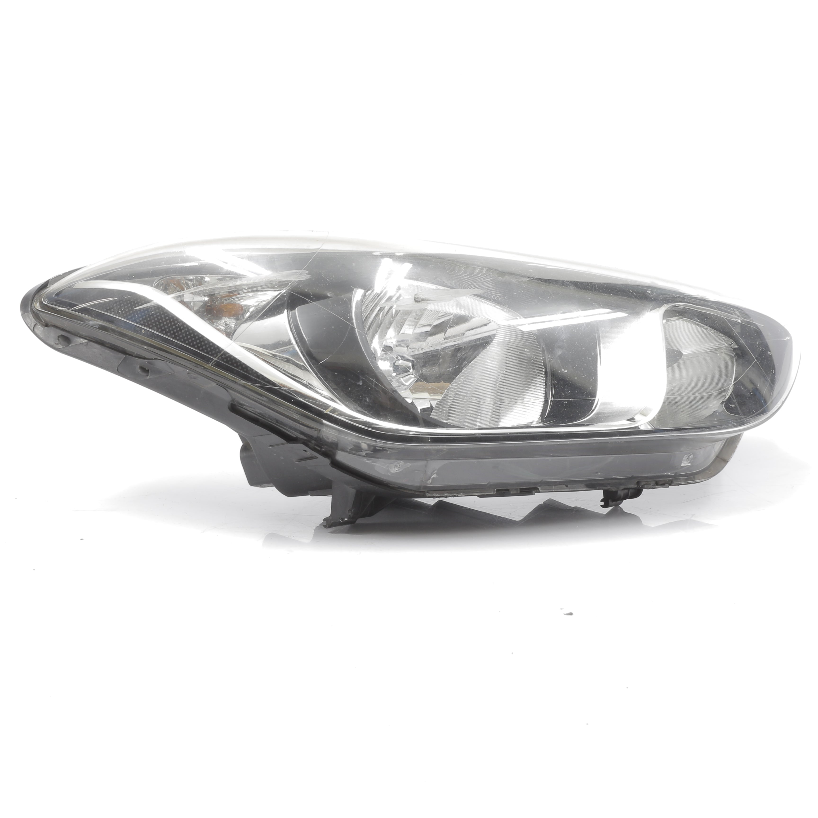 Hyundai I20  Fluid PB 2013- Drivers side Headlight