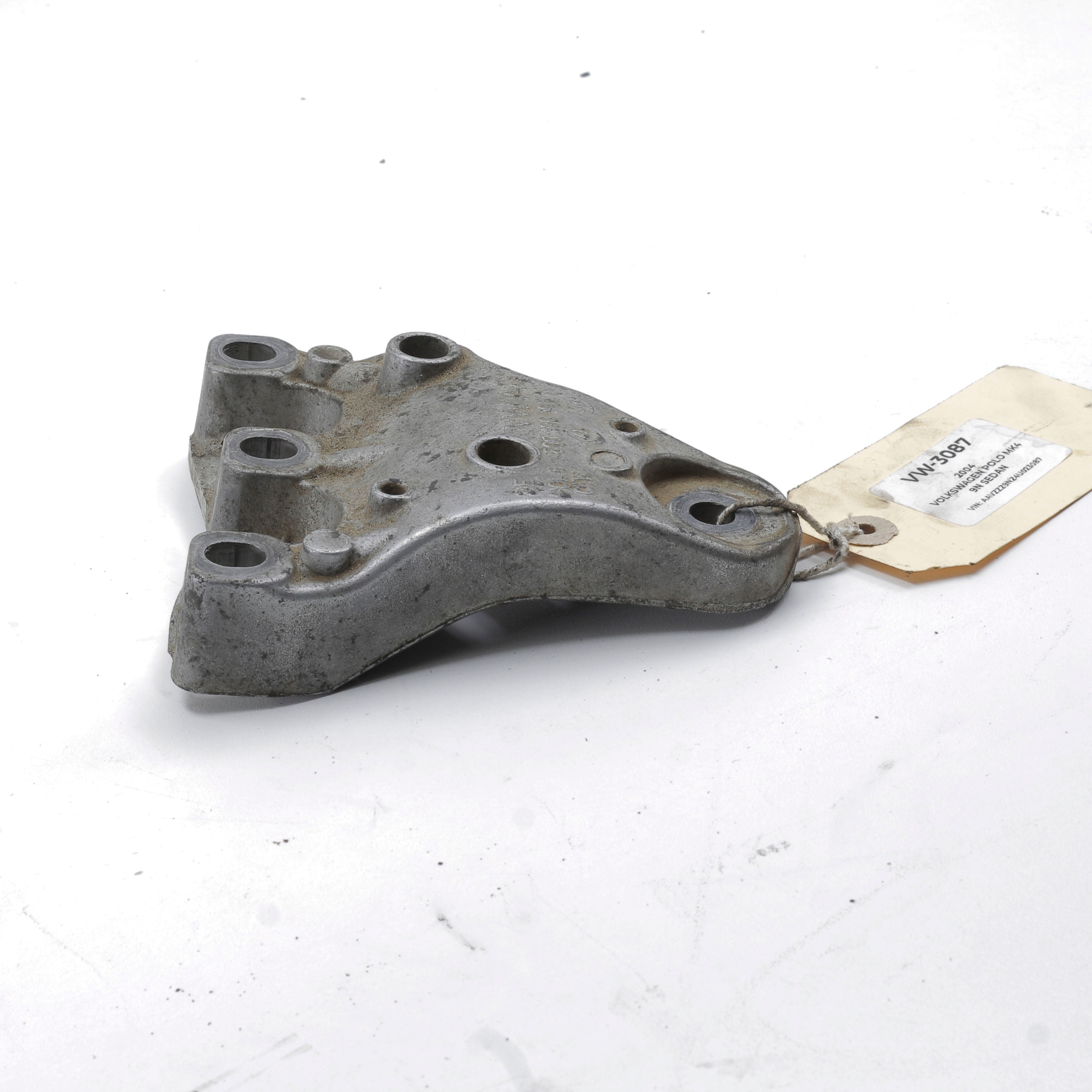 Volkswagen Polo Mk4 Sedan (Pre-Facelift) Engine Bracket Mounting