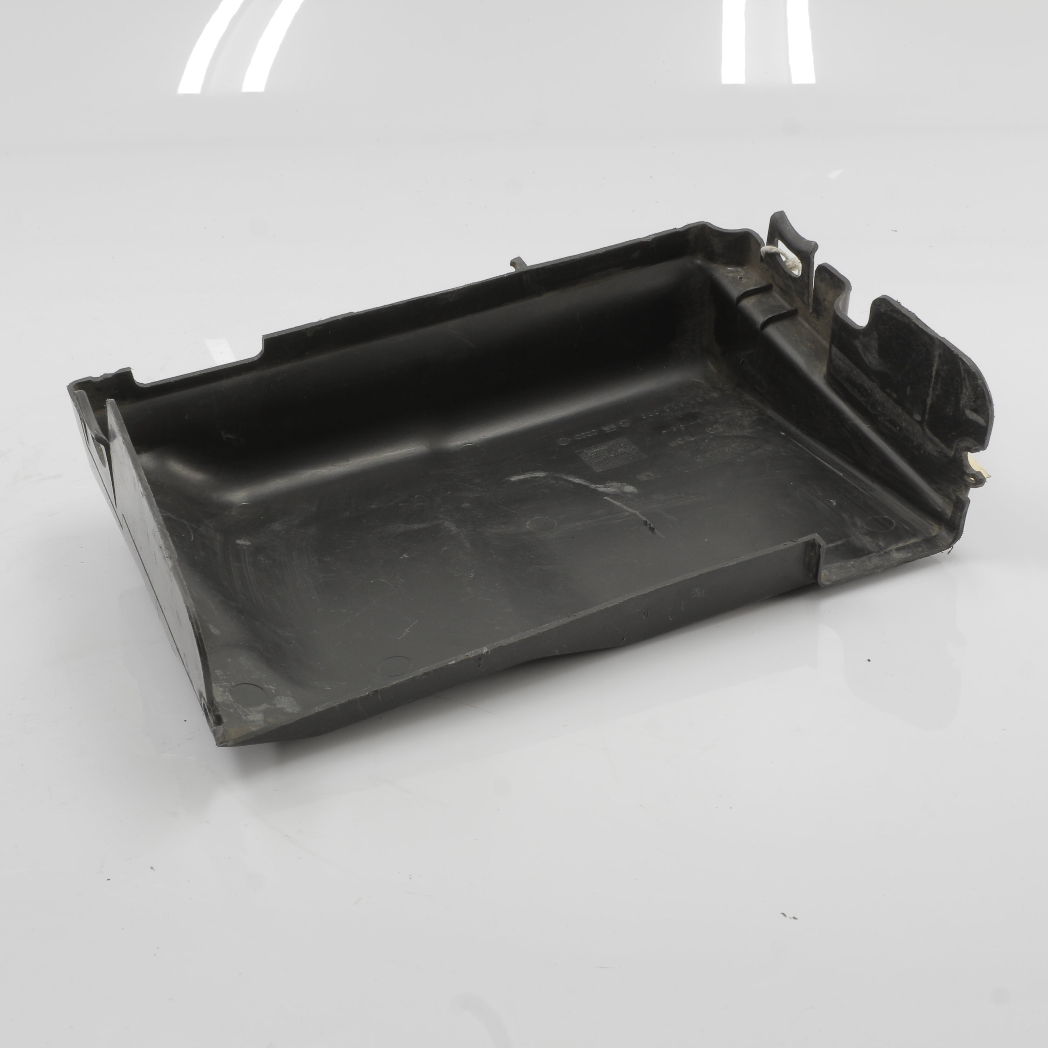 Volkswagen Polo Mk4 Sedan (Pre-Facelift) 9N 1.6 Battery Cover