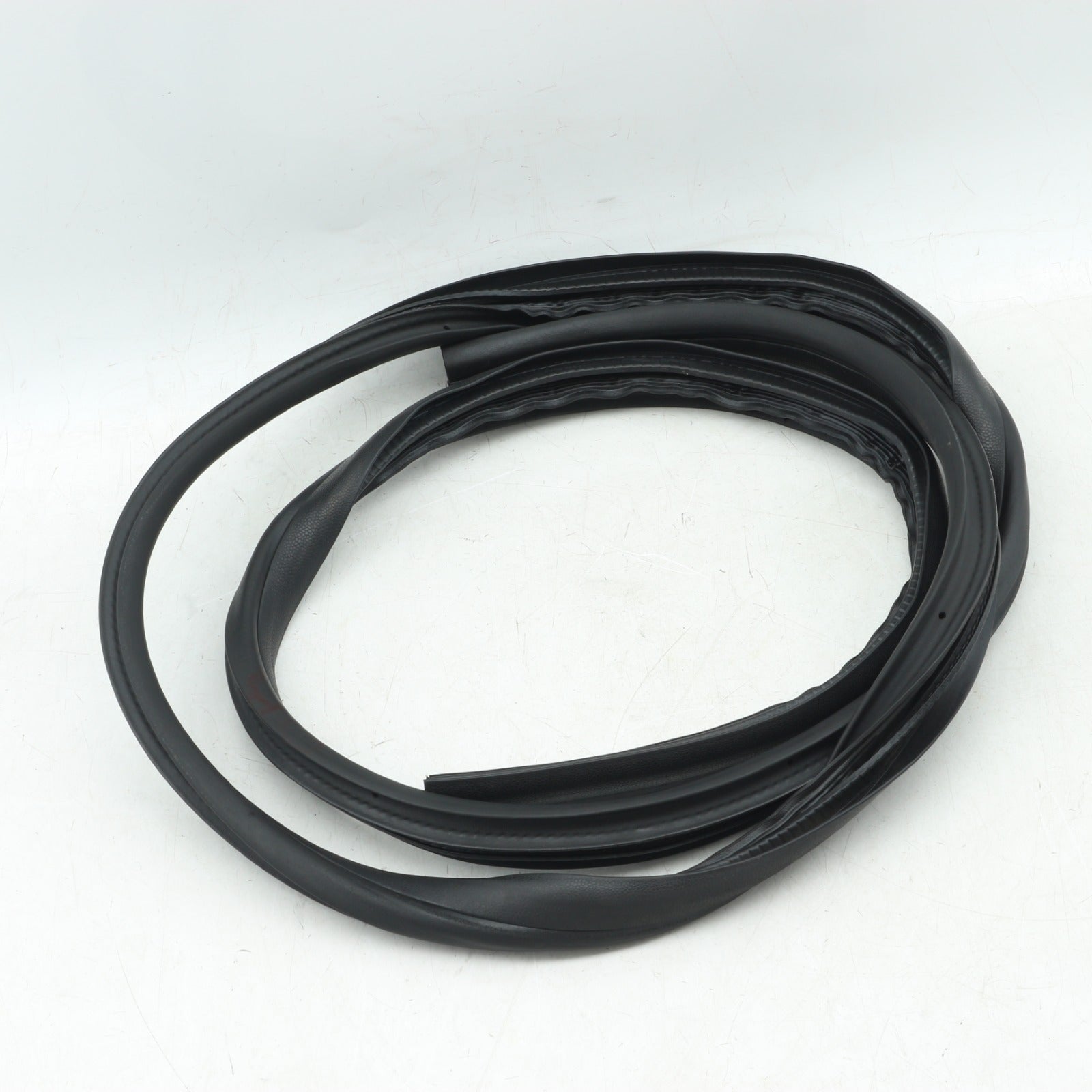 2015 Ford Ecosport Passenger side rear chassis door rubber