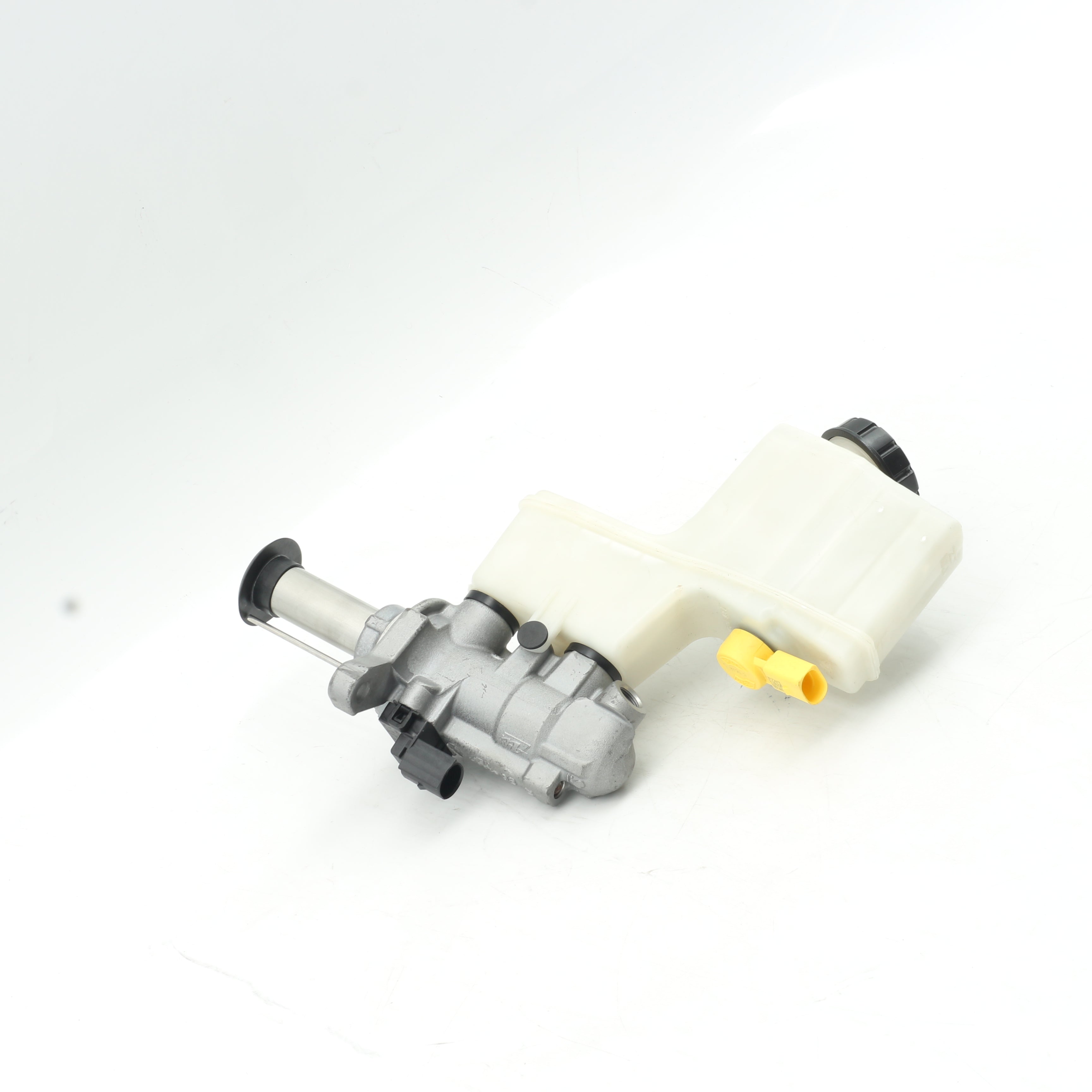 Used VOLKSWAGEN POLO 1.2 TRENDLINE DSG Brake Master Cylinder 2Q2611301