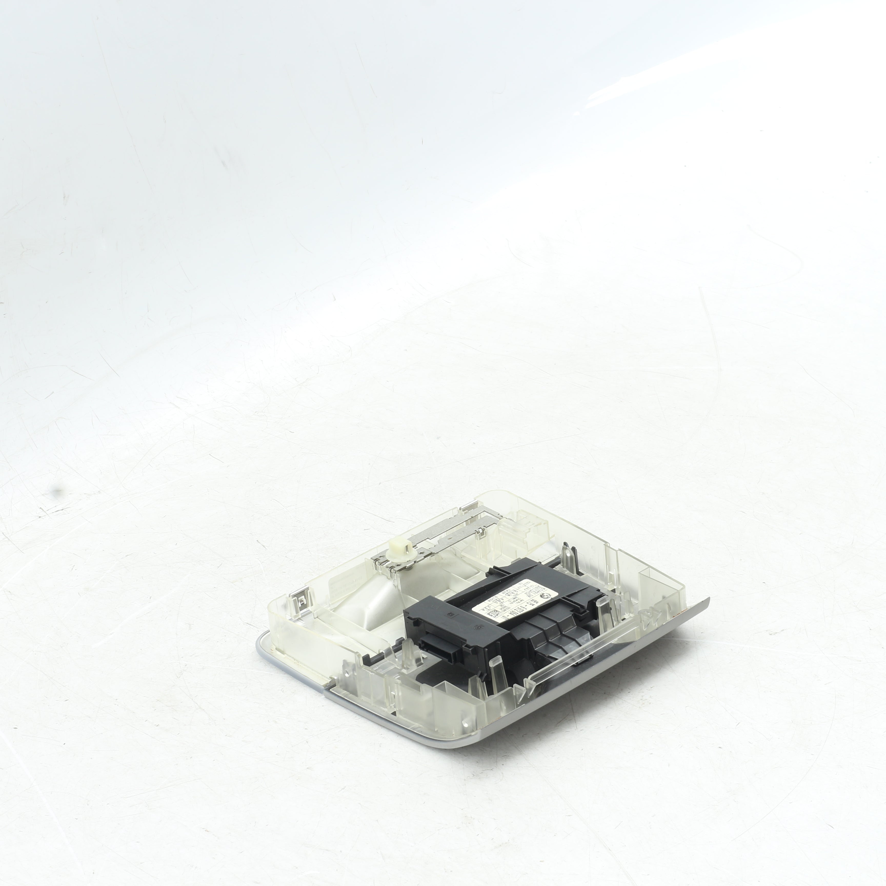 Used BMW 320i A/T (E90) center roof light - 6575-6972064-01