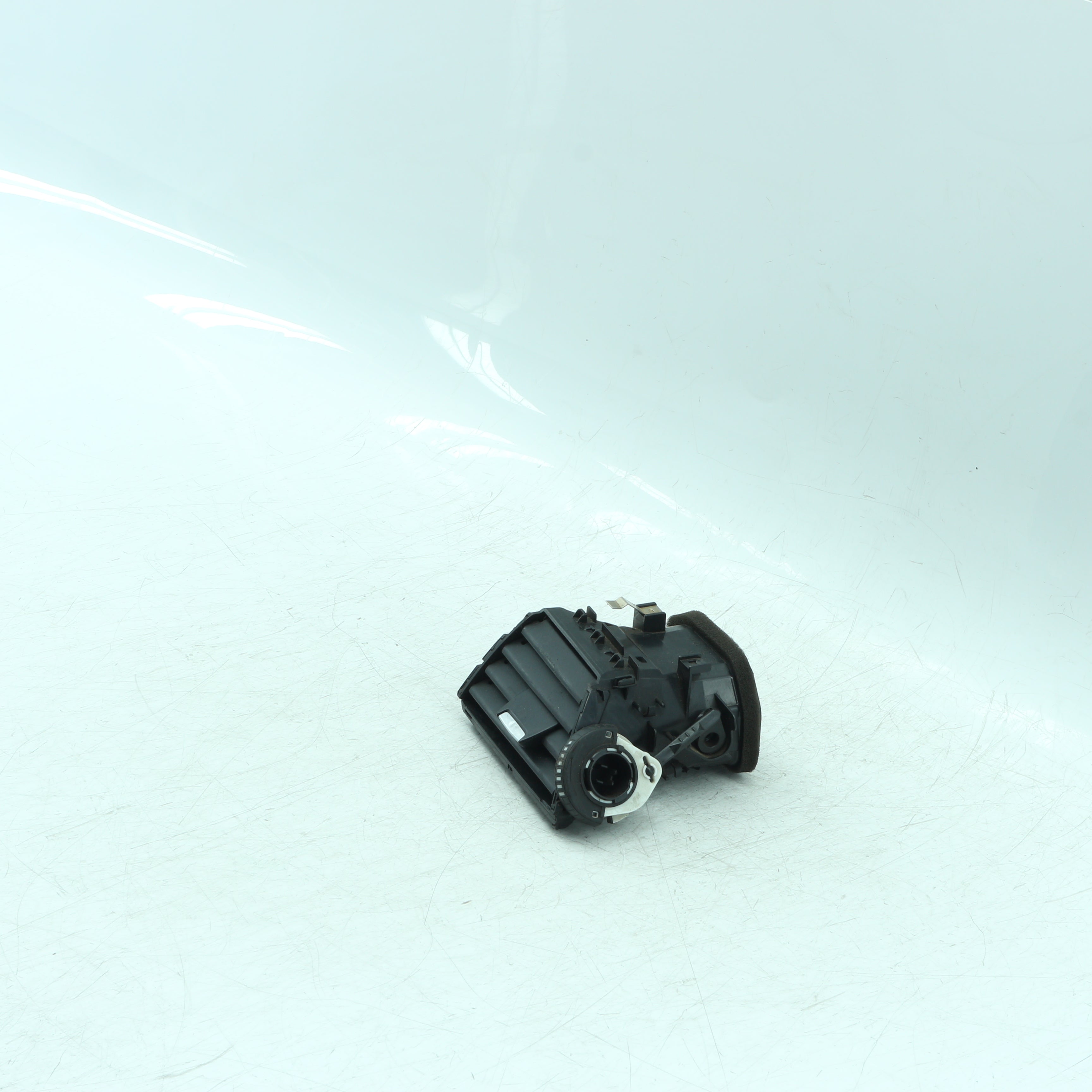 Used BMW 320i Passenger Side Air Vent - OEM Part 9231970