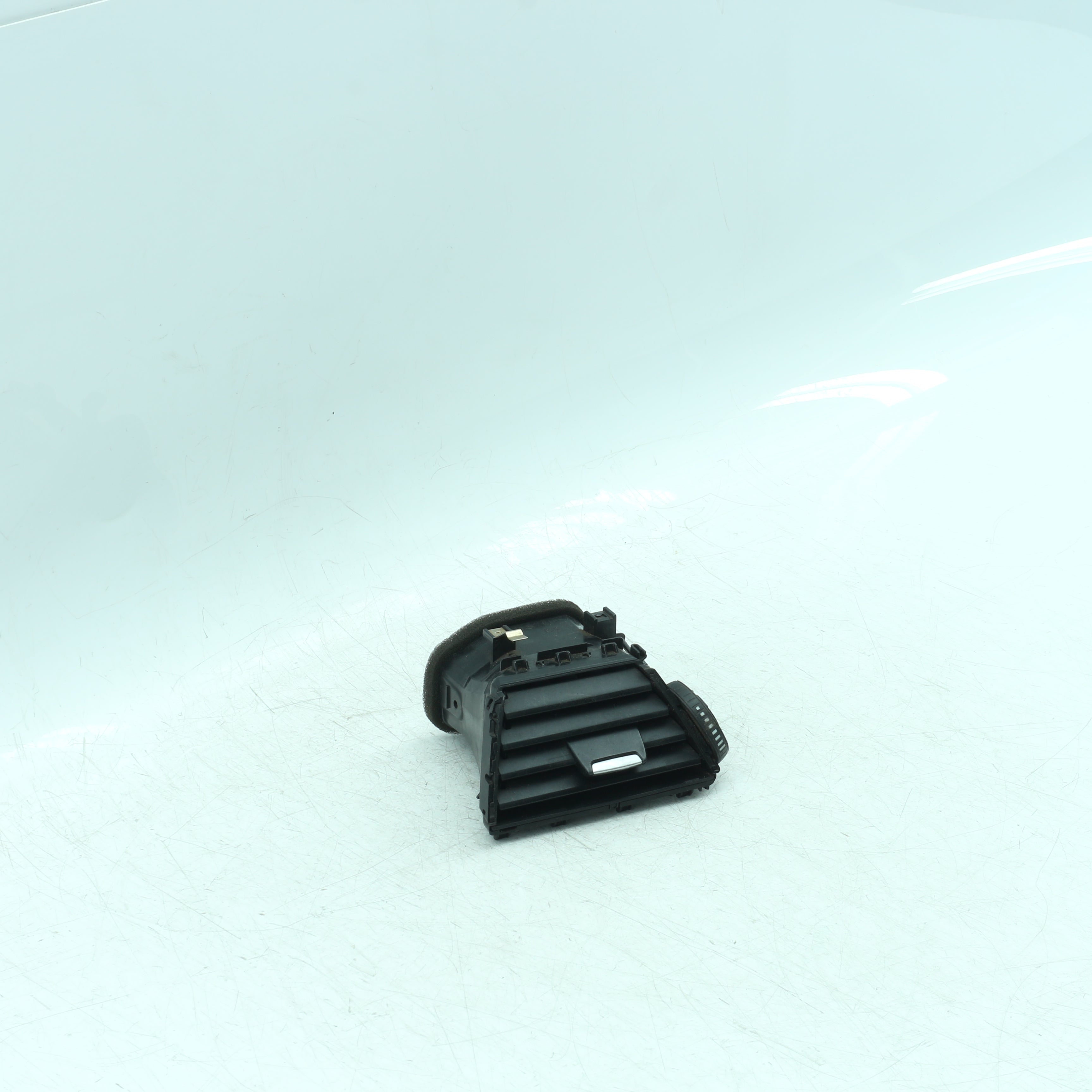 Used BMW 320i Passenger Side Air Vent - OEM Part 9231970
