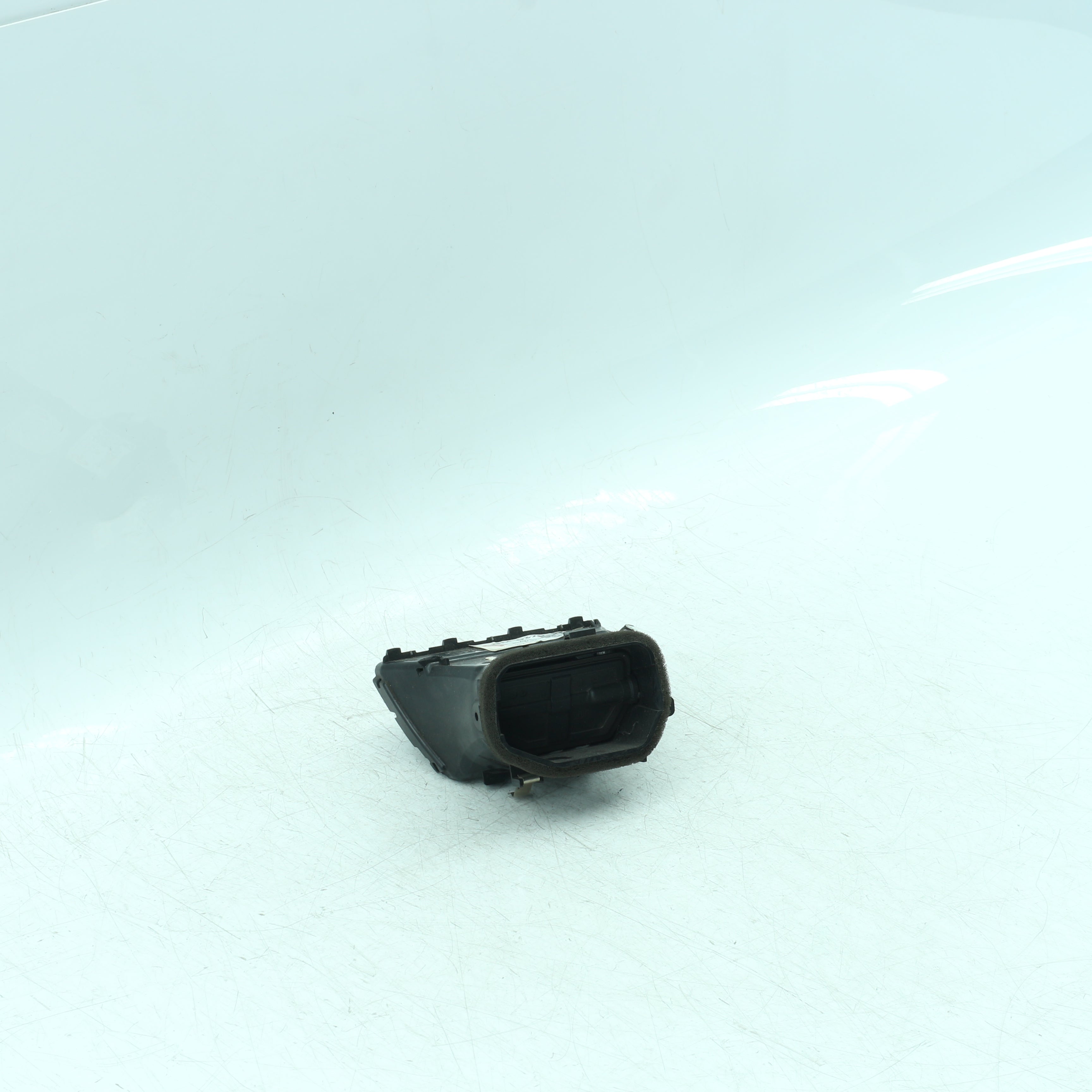Used BMW 320i Passenger Side Air Vent - OEM Part 9231970