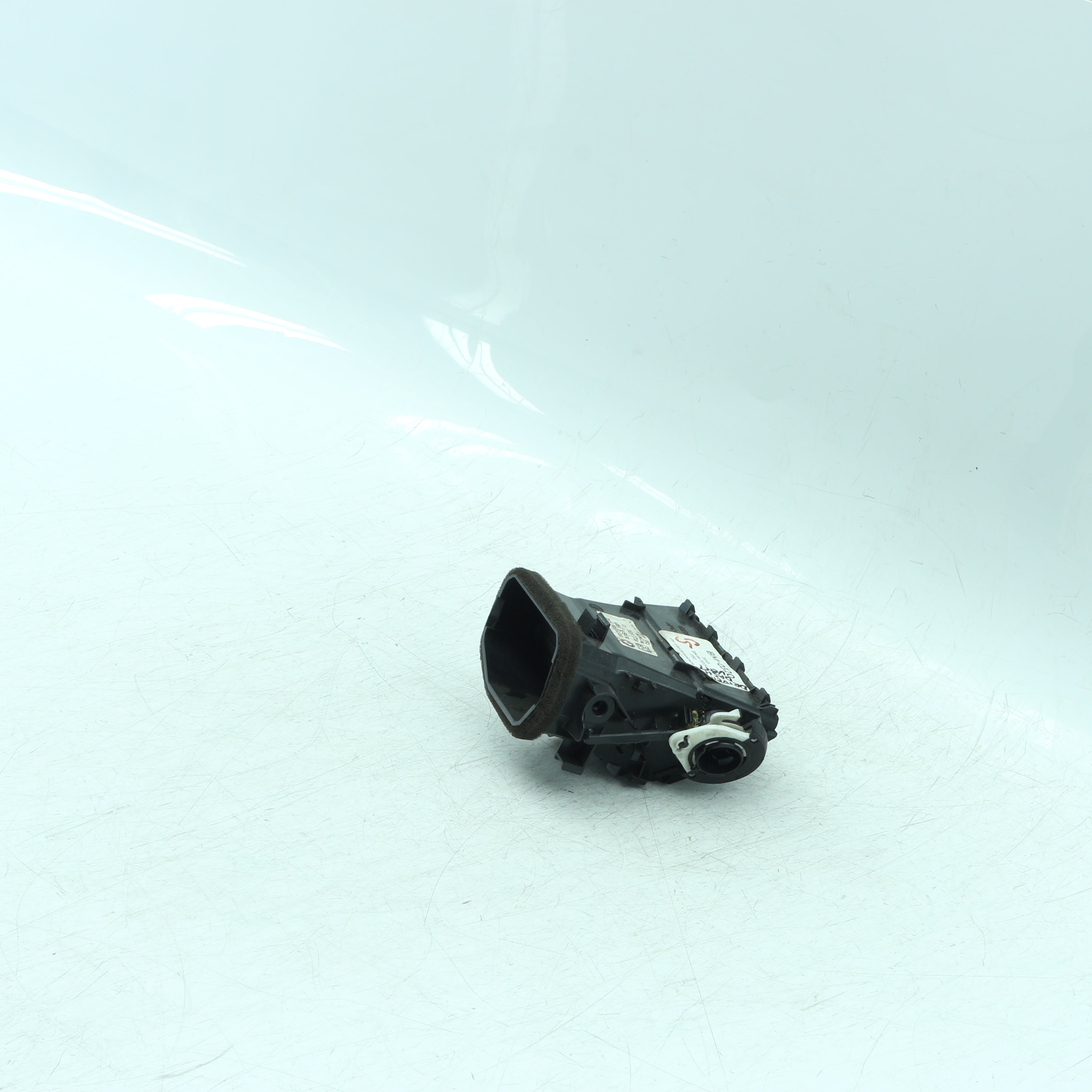 Used BMW 320i Passenger Side Air Vent - OEM Part 9231970