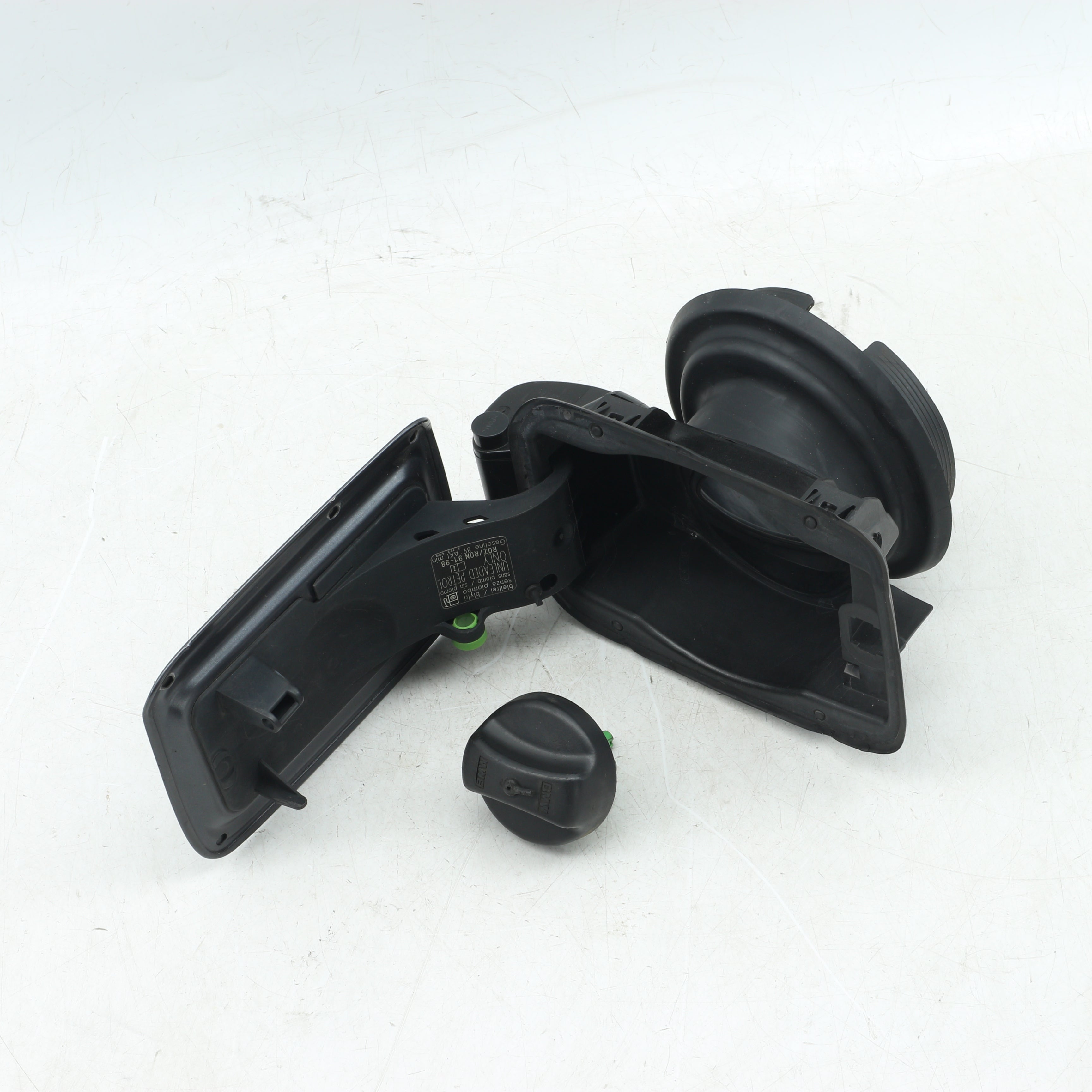 Used BMW 320i A/T (E90) fuel cap cover - 7073961