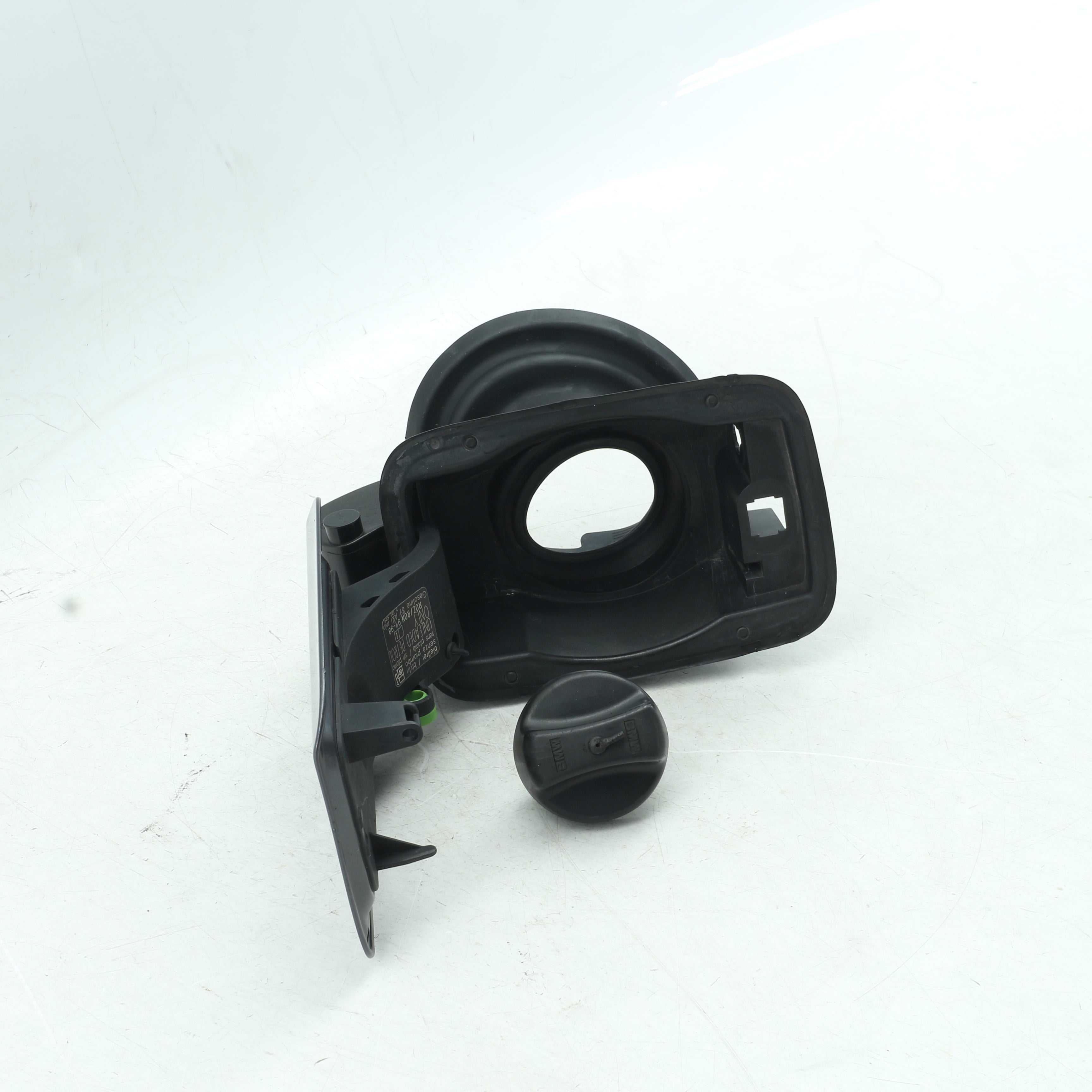 Used BMW 320i A/T (E90) fuel cap cover - 7073961