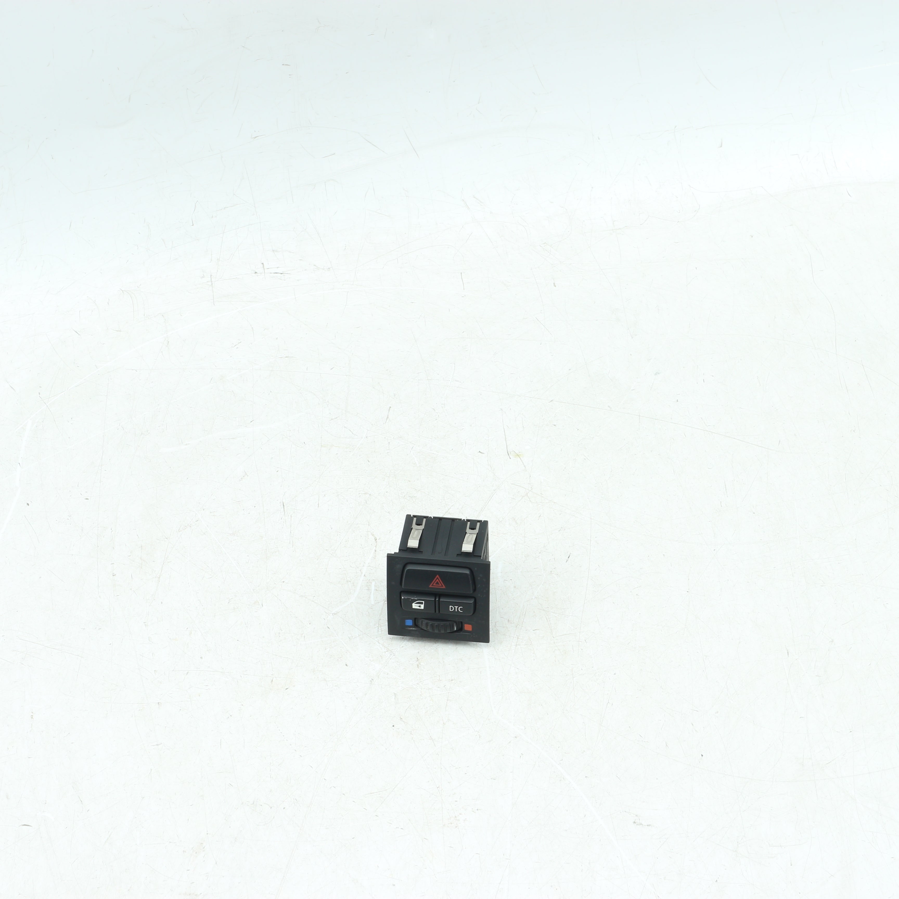Used BMW 320i A/T (E90) hazard switch - 6945652-01