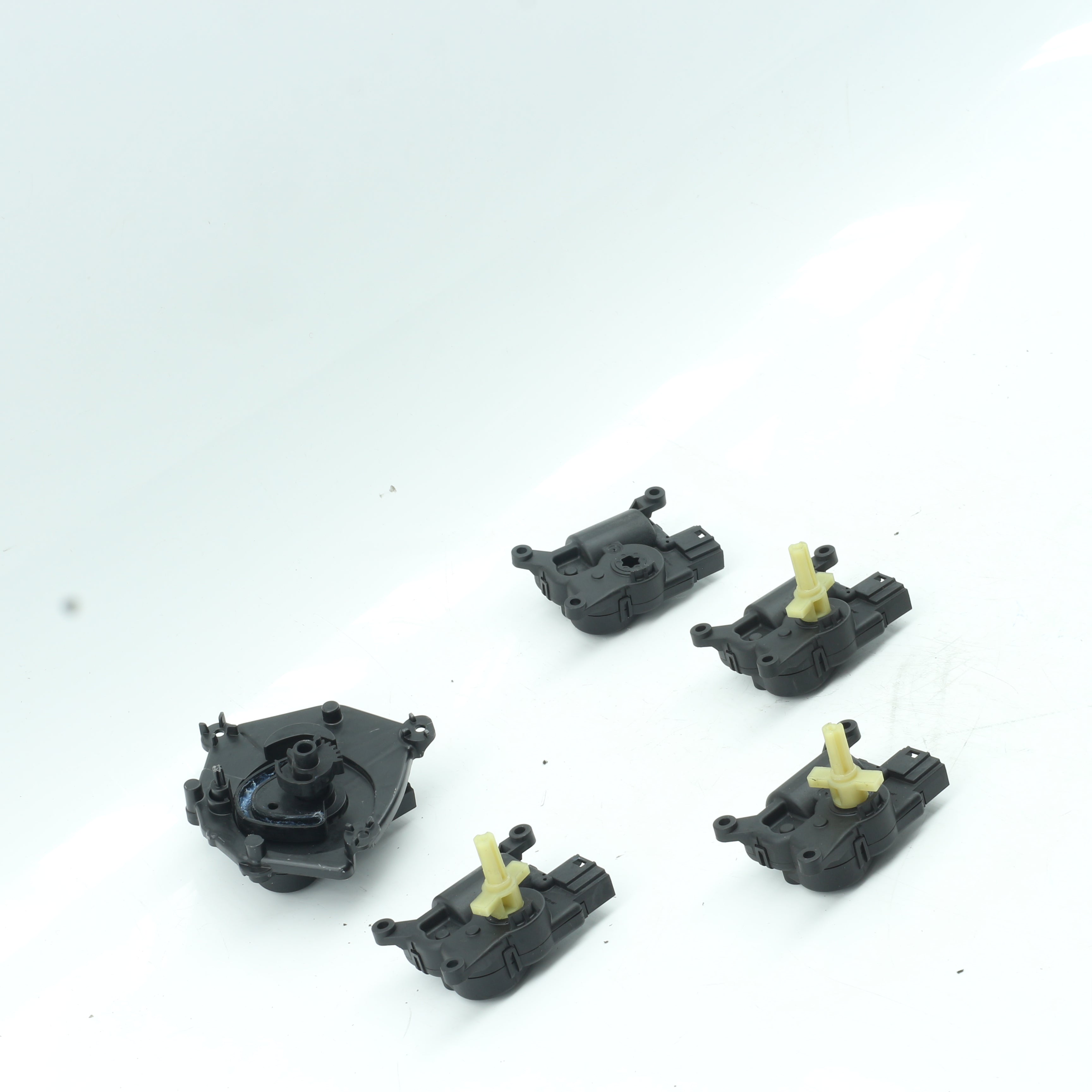 Used VOLKSWAGEN POLO 1.2 TRENDLINE DSG Heater Vent Flap Actuator - OEM 2Q0907511C