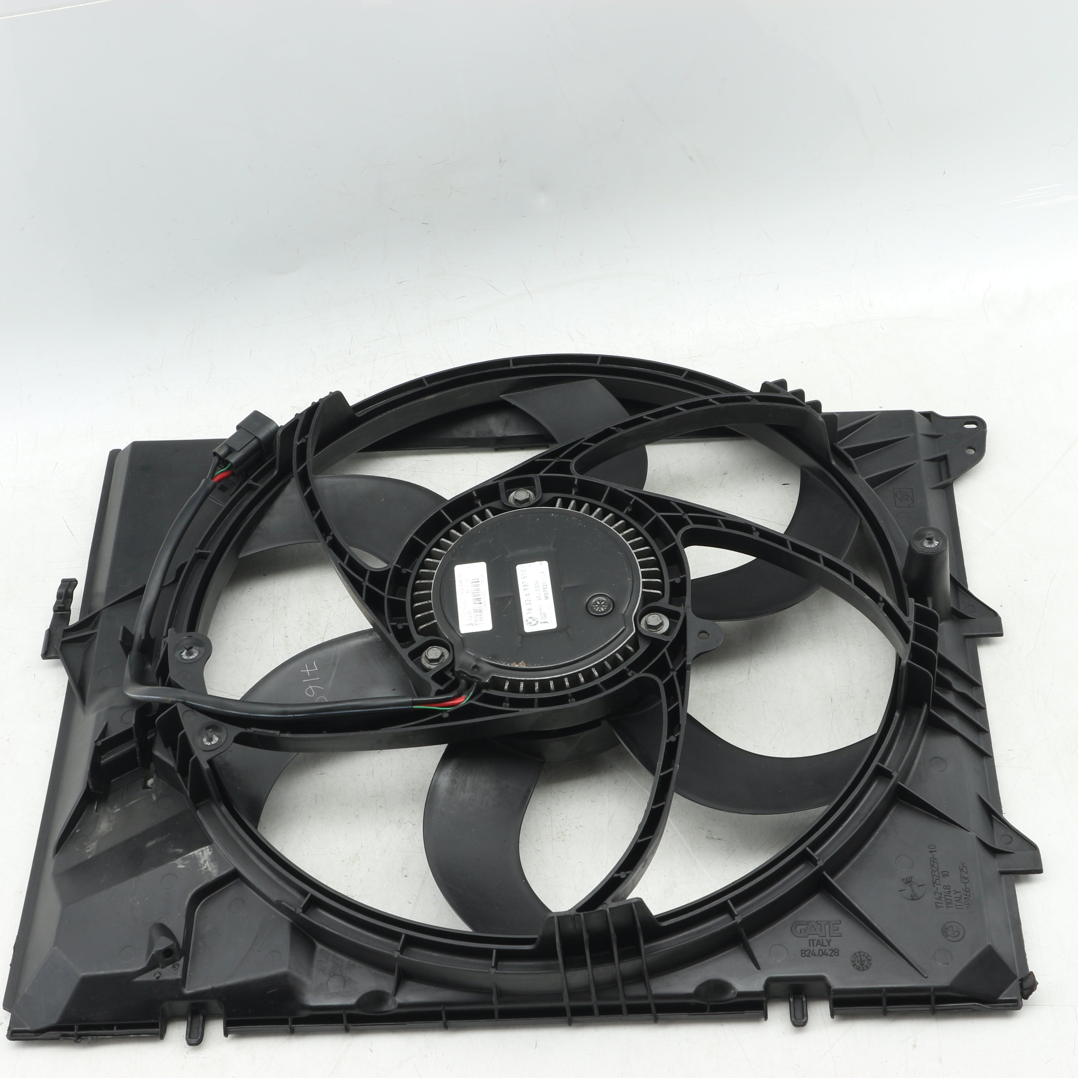 Used BMW 320i A/T (E90) radiator fan - 16326937515
