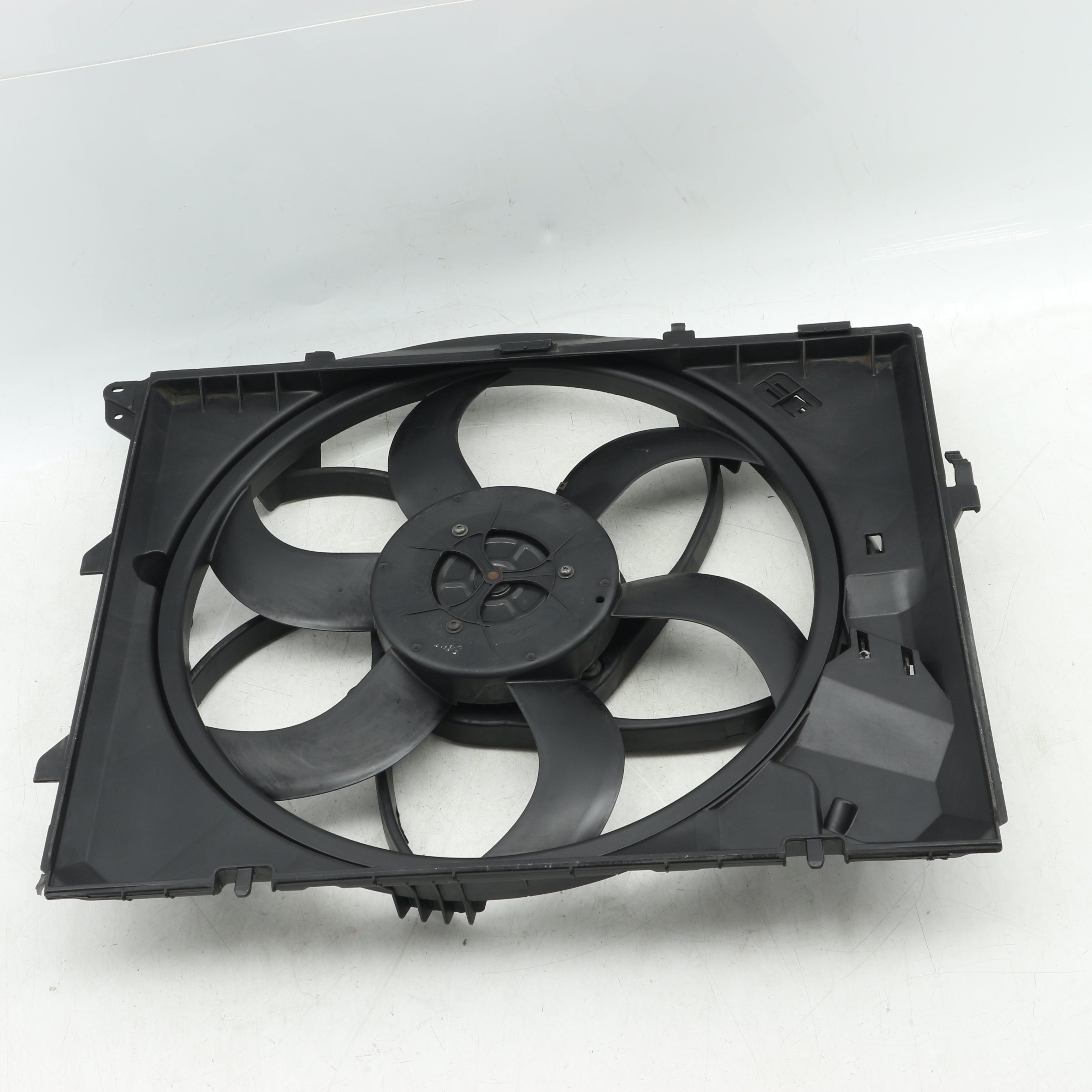 Used BMW 320i A/T (E90) radiator fan - 16326937515