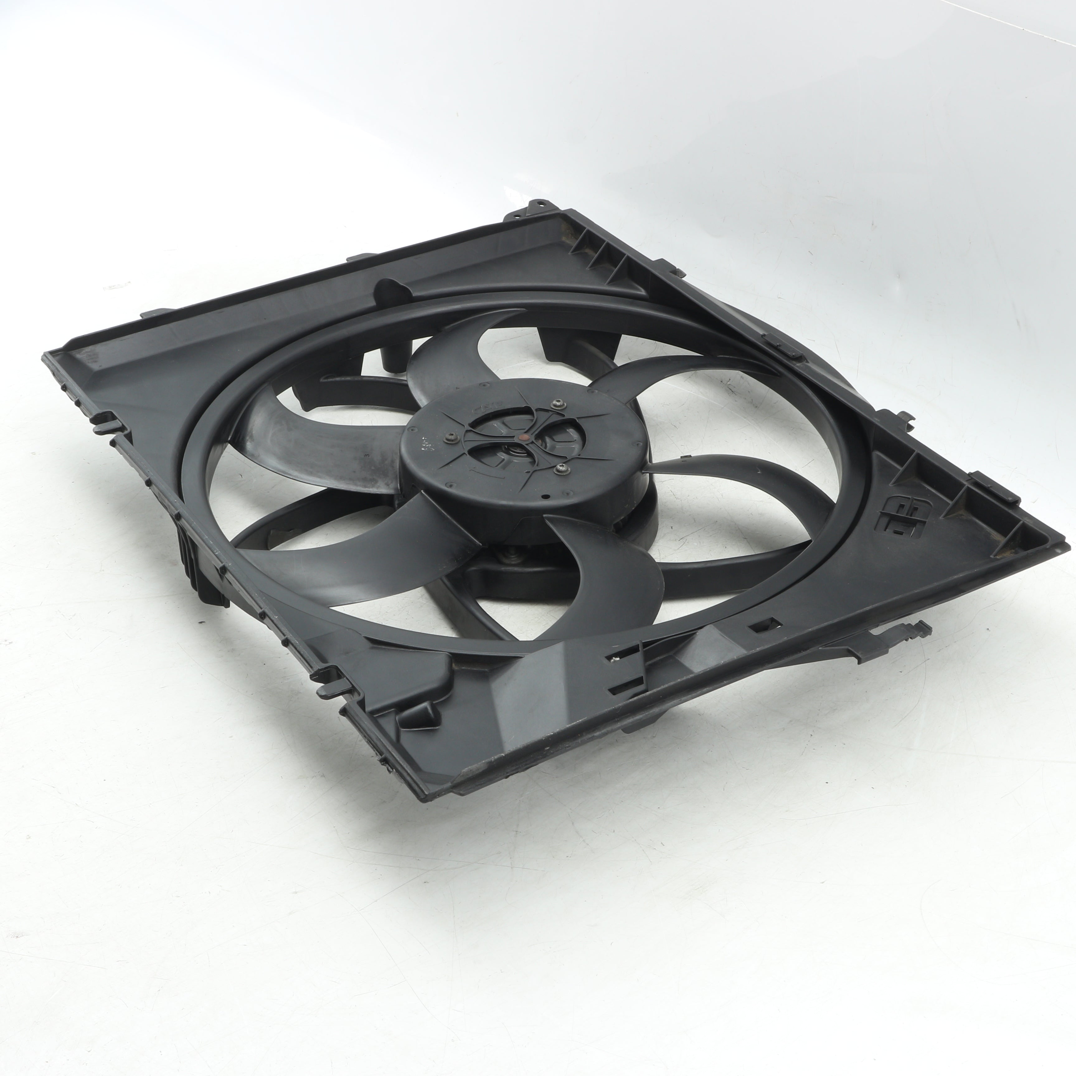 Used BMW 320i A/T (E90) radiator fan - 16326937515