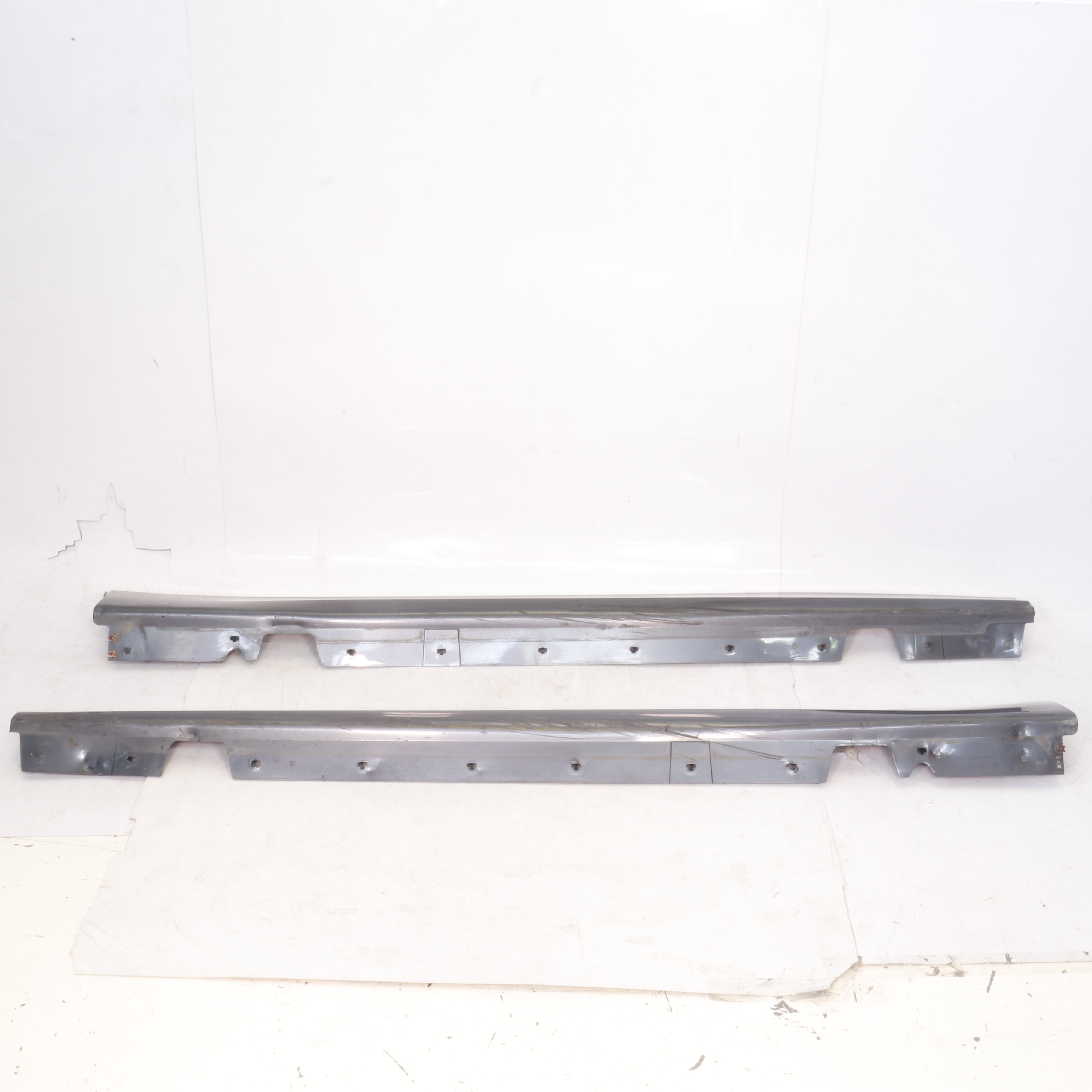 Used BMW 320i A/T (E90) side skirts (set) - 51717062297,51717062298