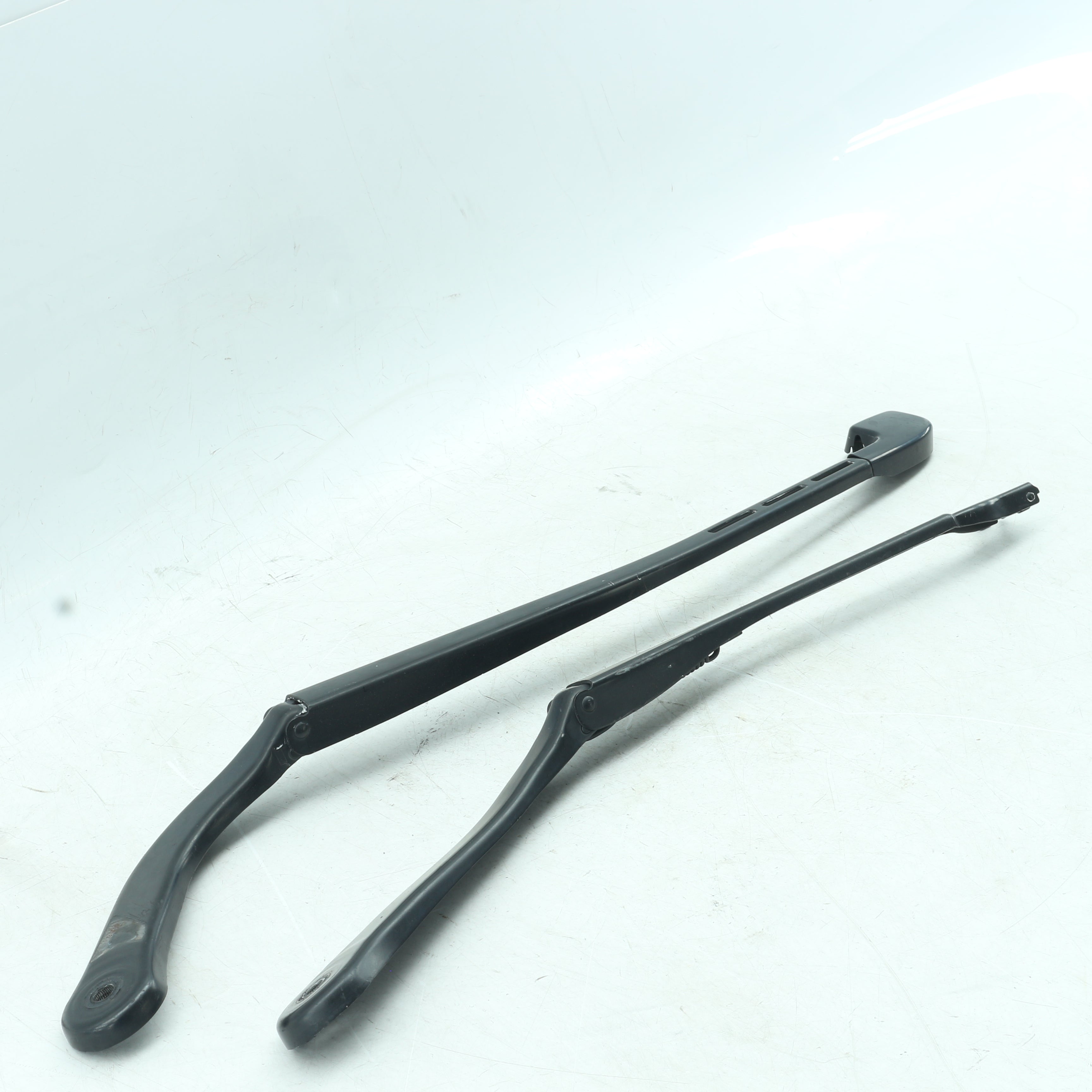 Used BMW 320i A/T (E90) wiper arms (set) - 61617171640,61617171642